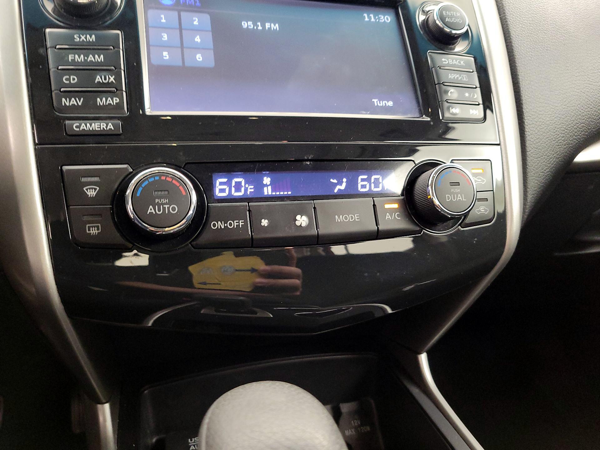 Thumbnail: 2015 Nissan Altima - 16