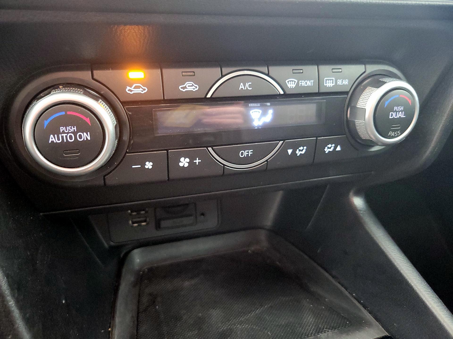 Thumbnail: 2018 Mazda Mazda3 - 16