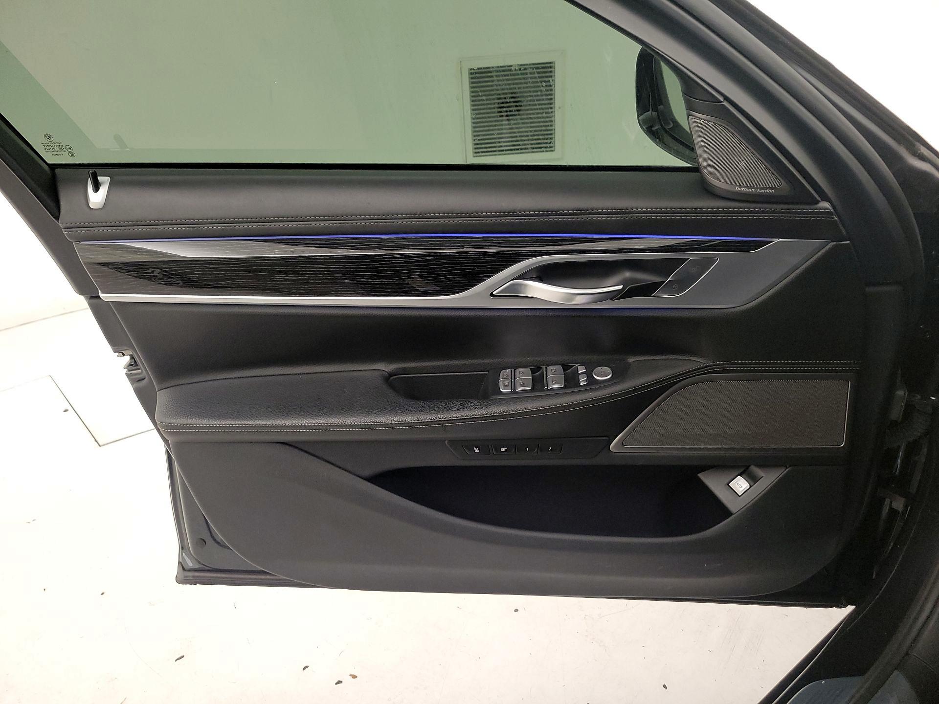 Thumbnail: 2019 BMW 7 Series - 12