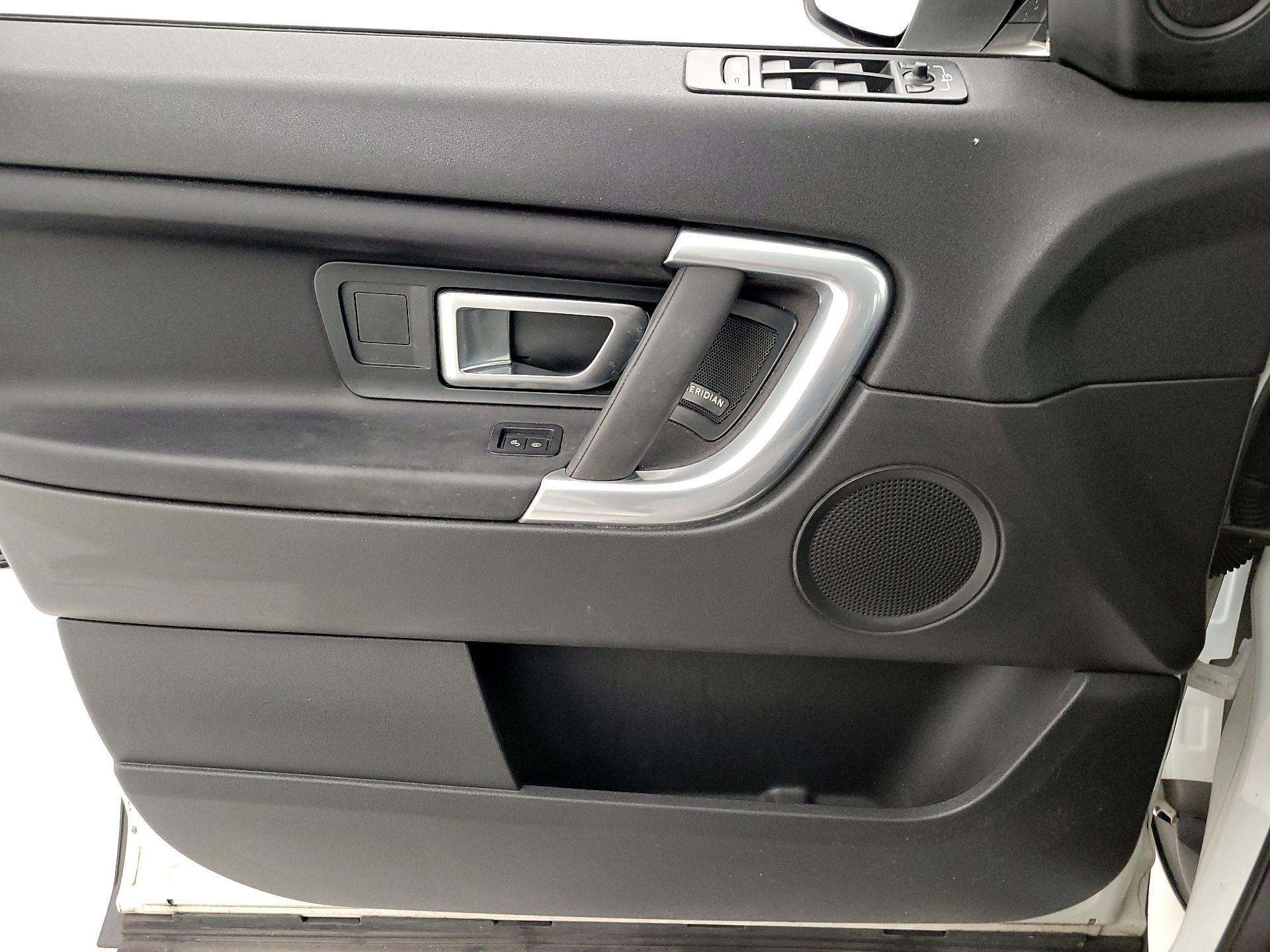 Thumbnail: 2019 Land Rover Discovery Sport - 12