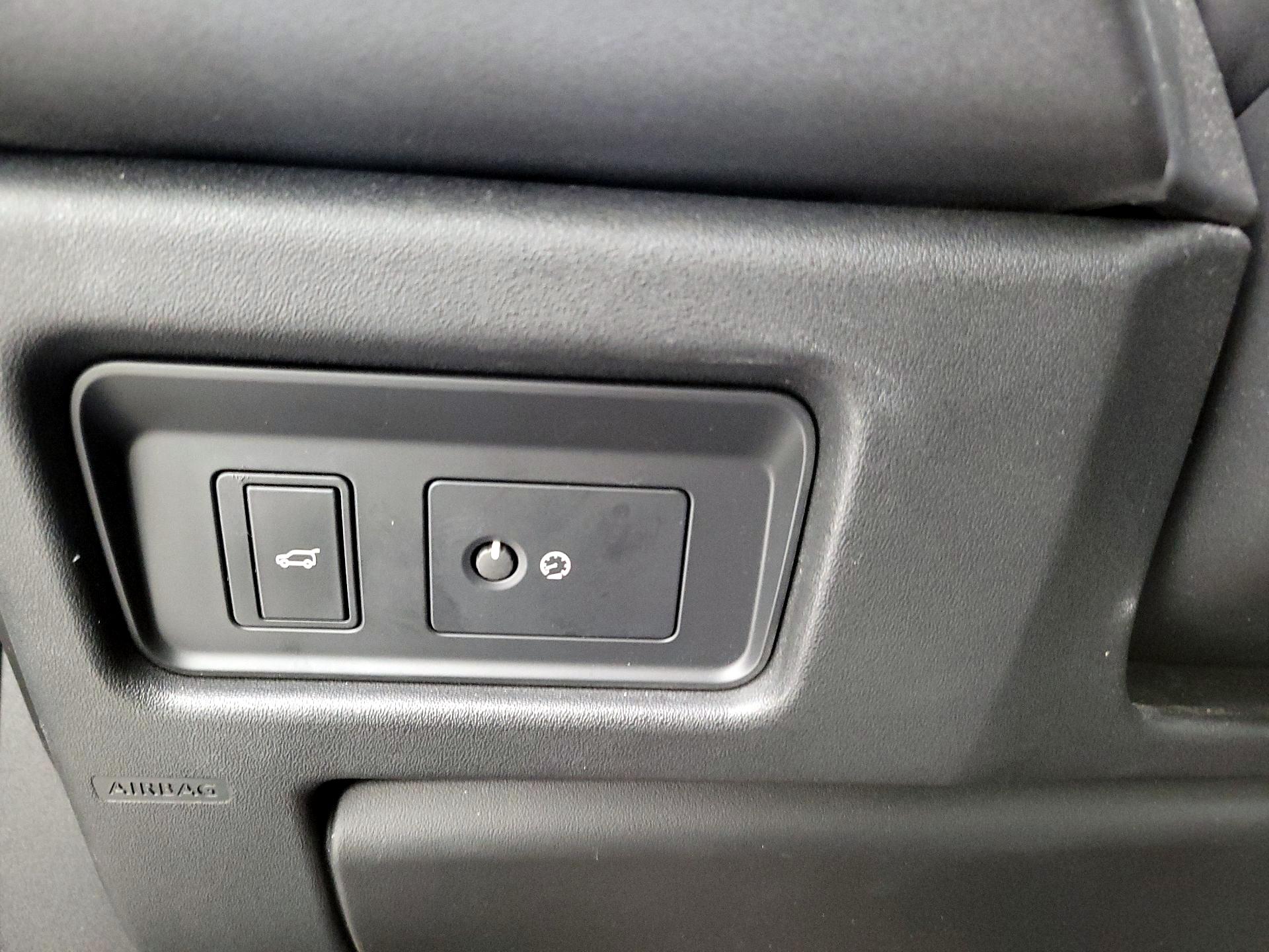 Thumbnail: 2019 Land Rover Discovery Sport - 13