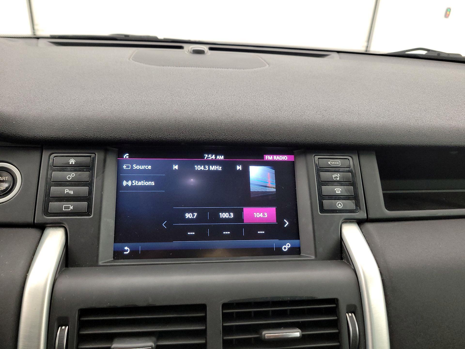 Thumbnail: 2019 Land Rover Discovery Sport - 16