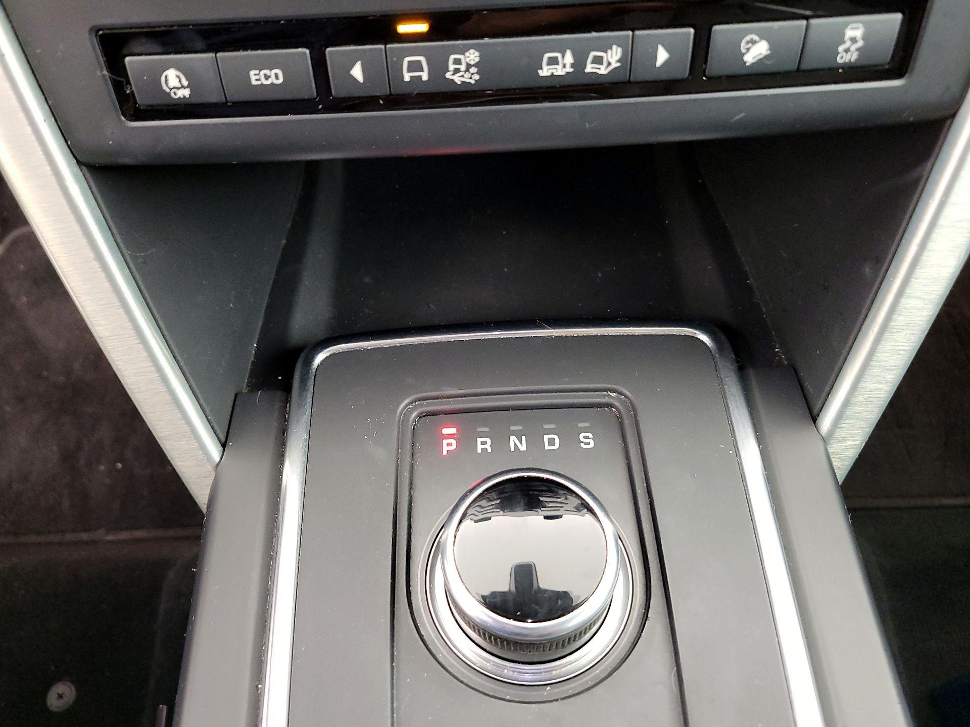 Thumbnail: 2019 Land Rover Discovery Sport - 18