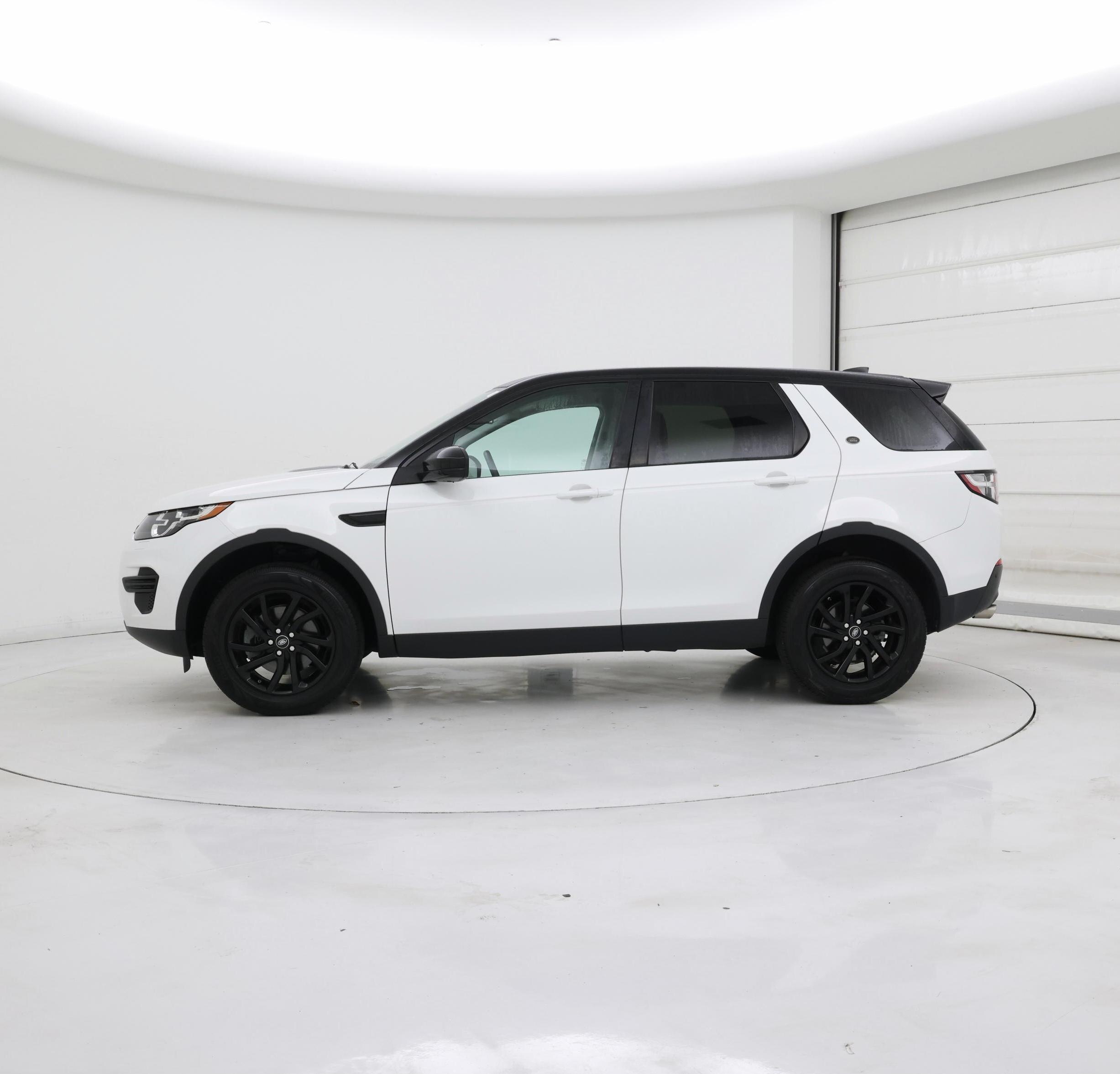 Thumbnail: 2019 Land Rover Discovery Sport - 3