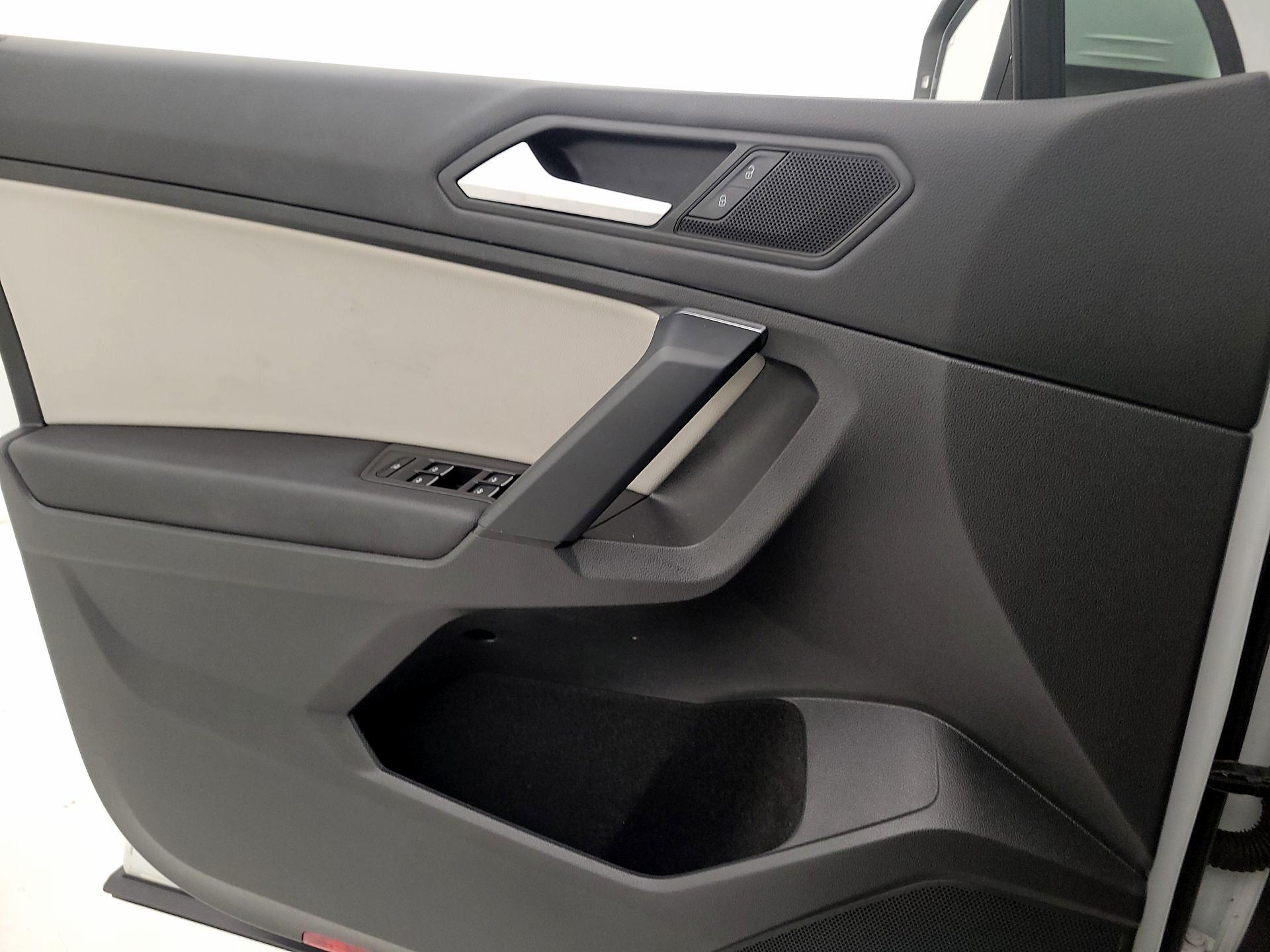 Thumbnail: 2019 Volkswagen Tiguan - 12