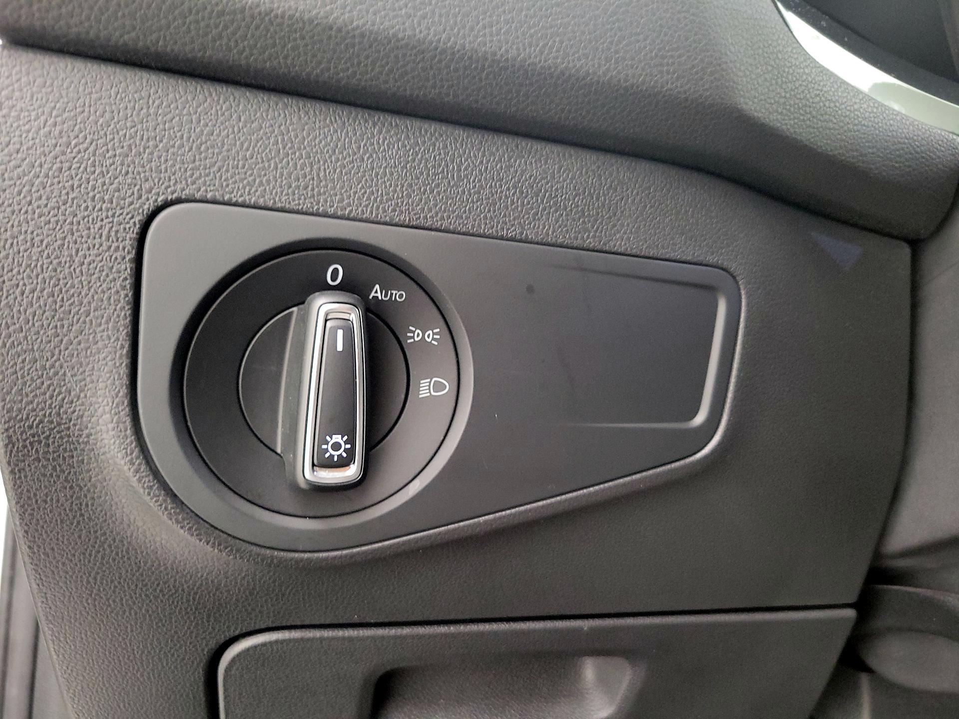 Thumbnail: 2019 Volkswagen Tiguan - 13