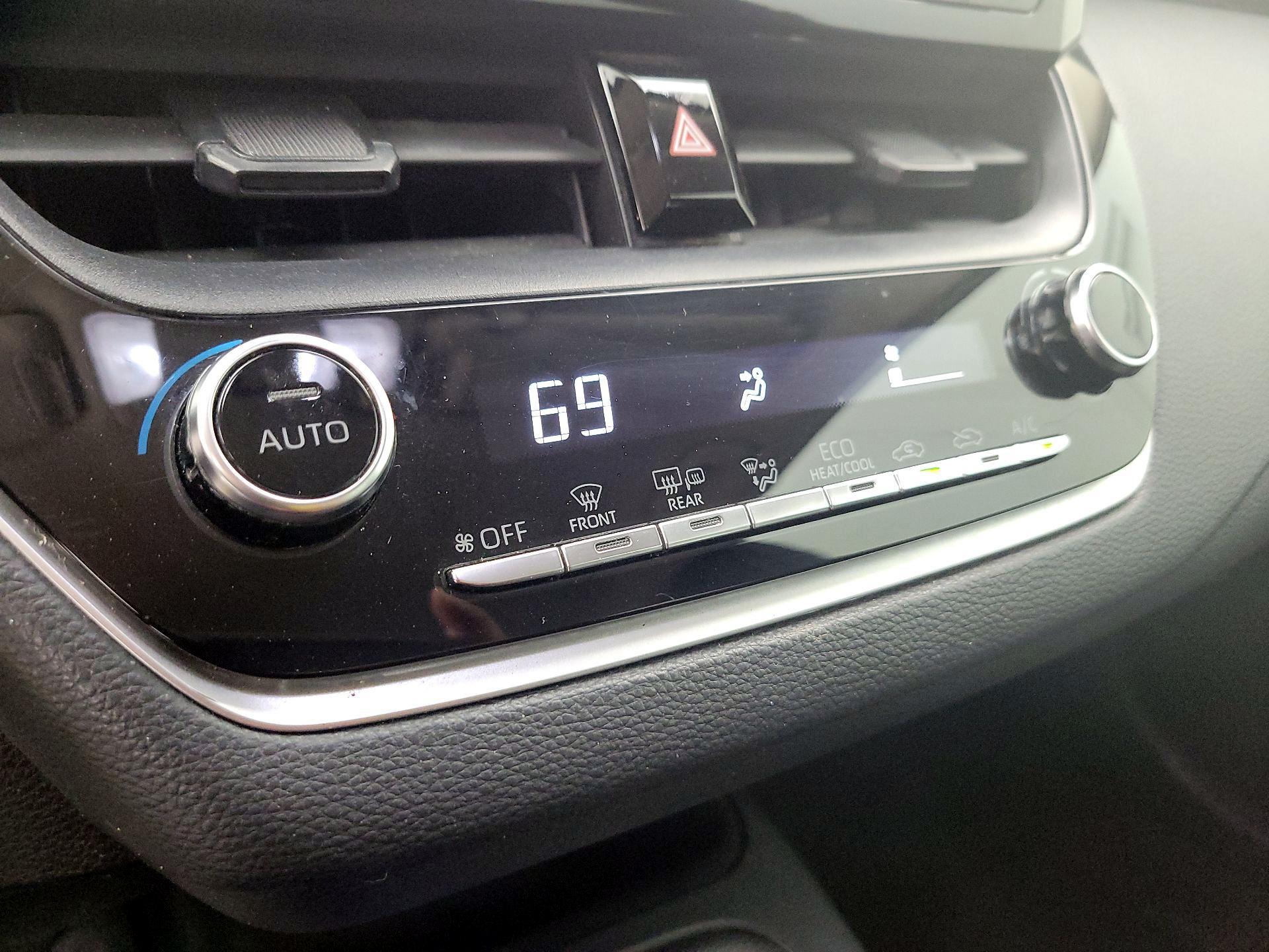 Thumbnail: 2021 Toyota Corolla - 16