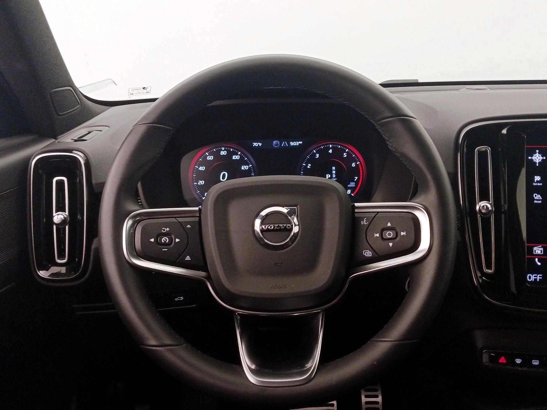 Thumbnail: 2022 Volvo XC40 - 10