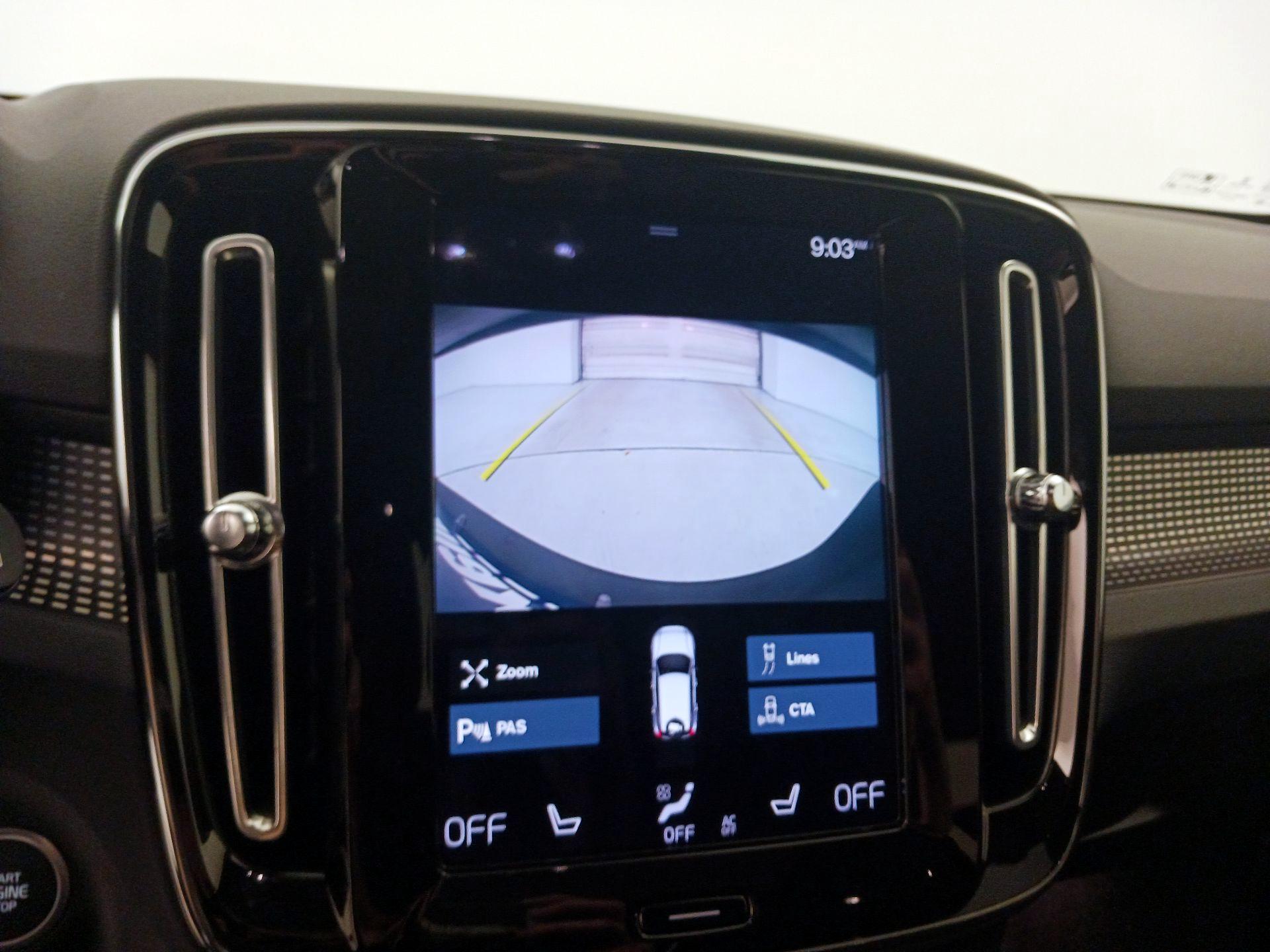 Thumbnail: 2022 Volvo XC40 - 15