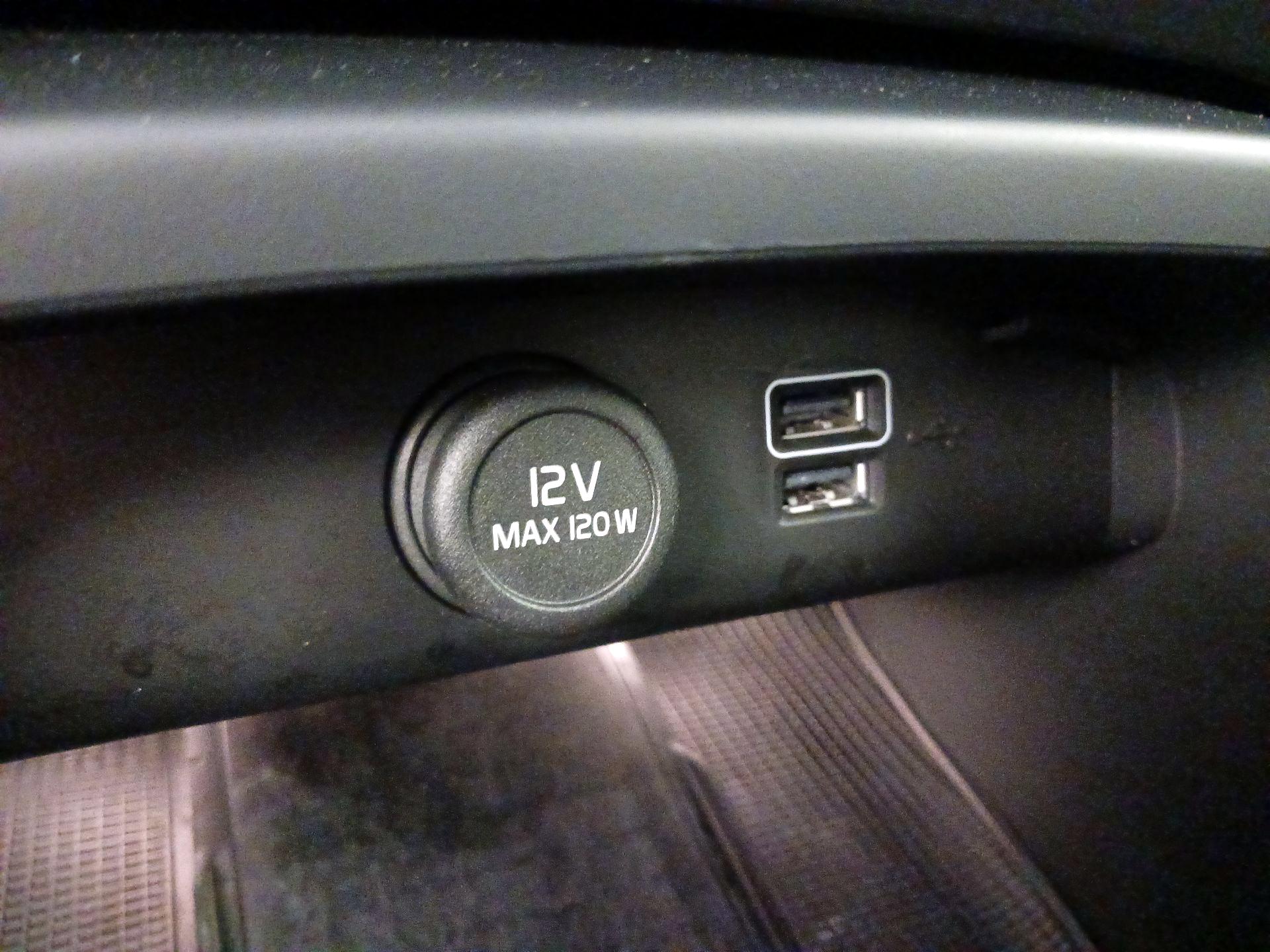 Thumbnail: 2022 Volvo XC40 - 19