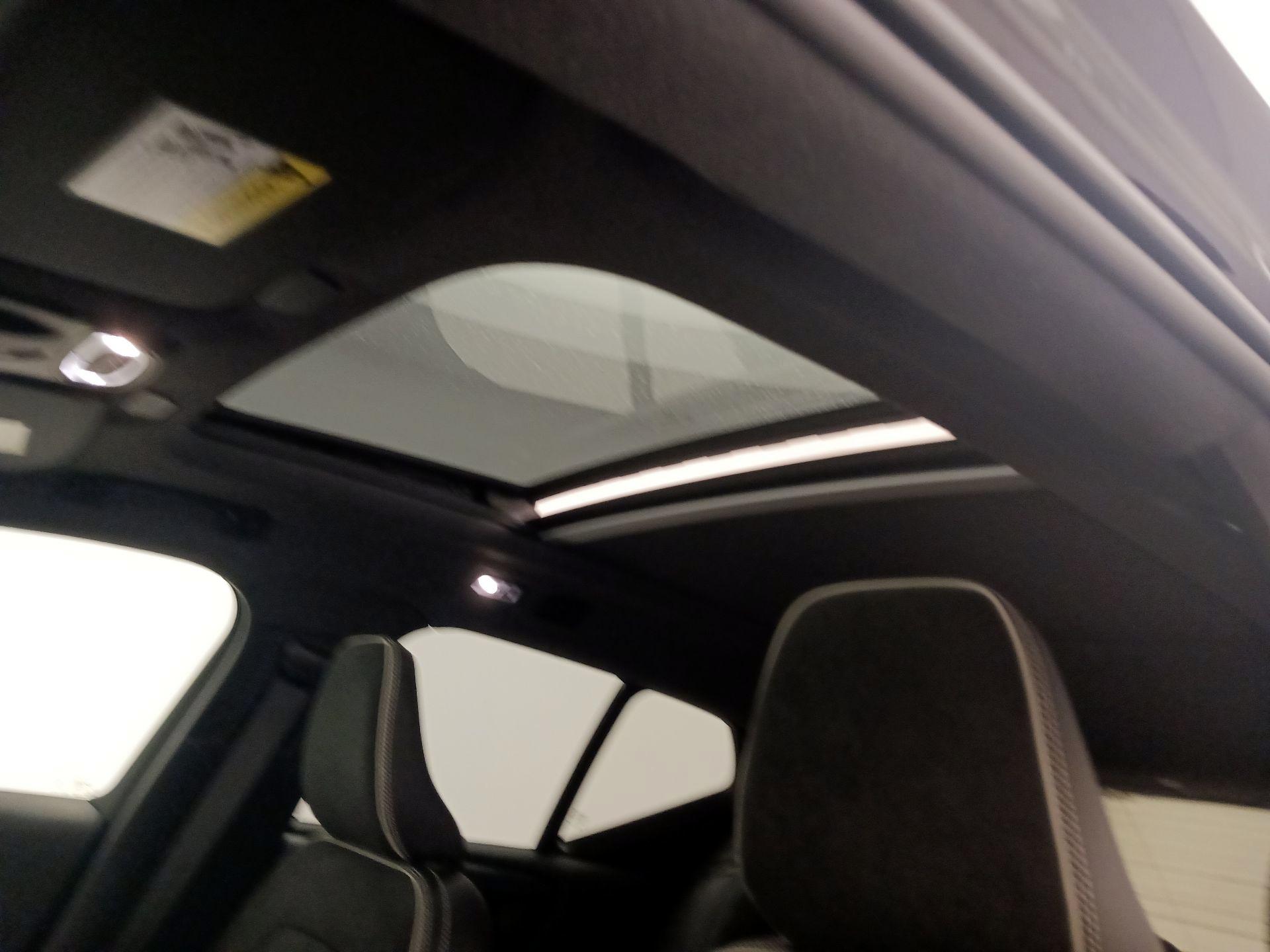 Thumbnail: 2022 Volvo XC40 - 20