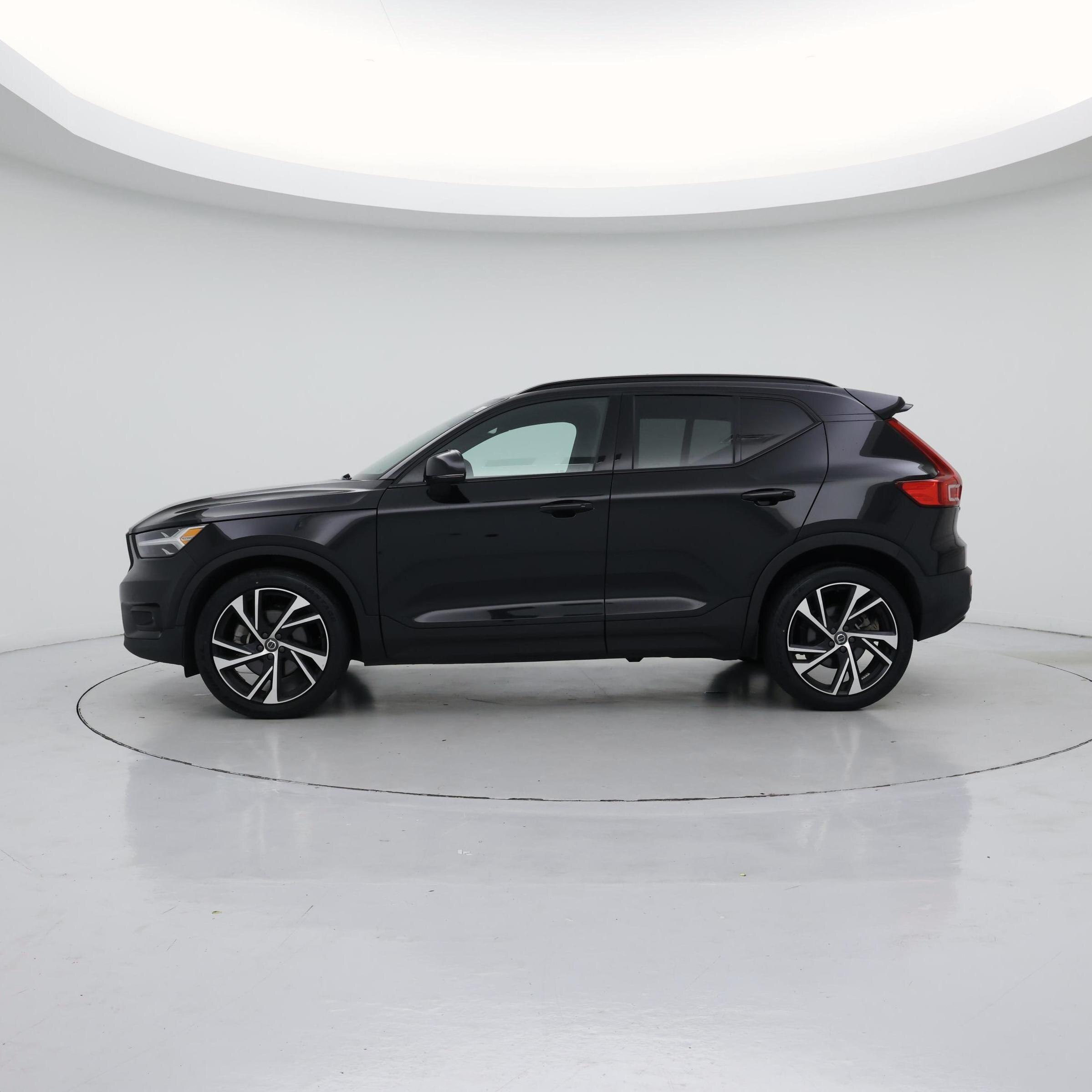 Thumbnail: 2022 Volvo XC40 - 3