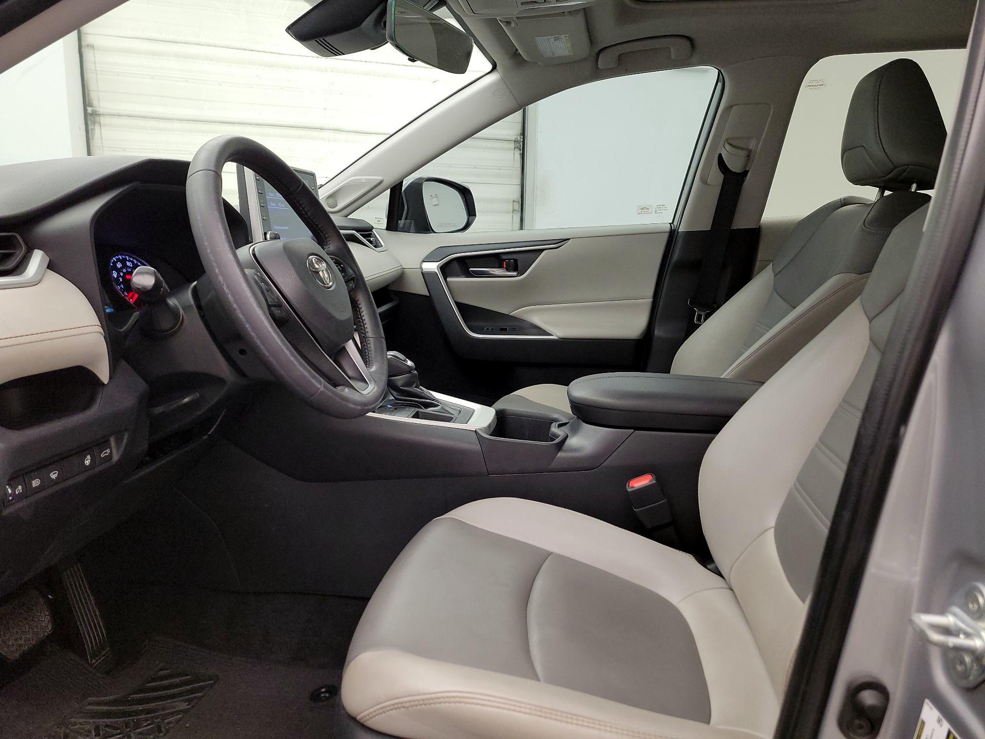 Thumbnail: 2022 Toyota RAV4 - 11