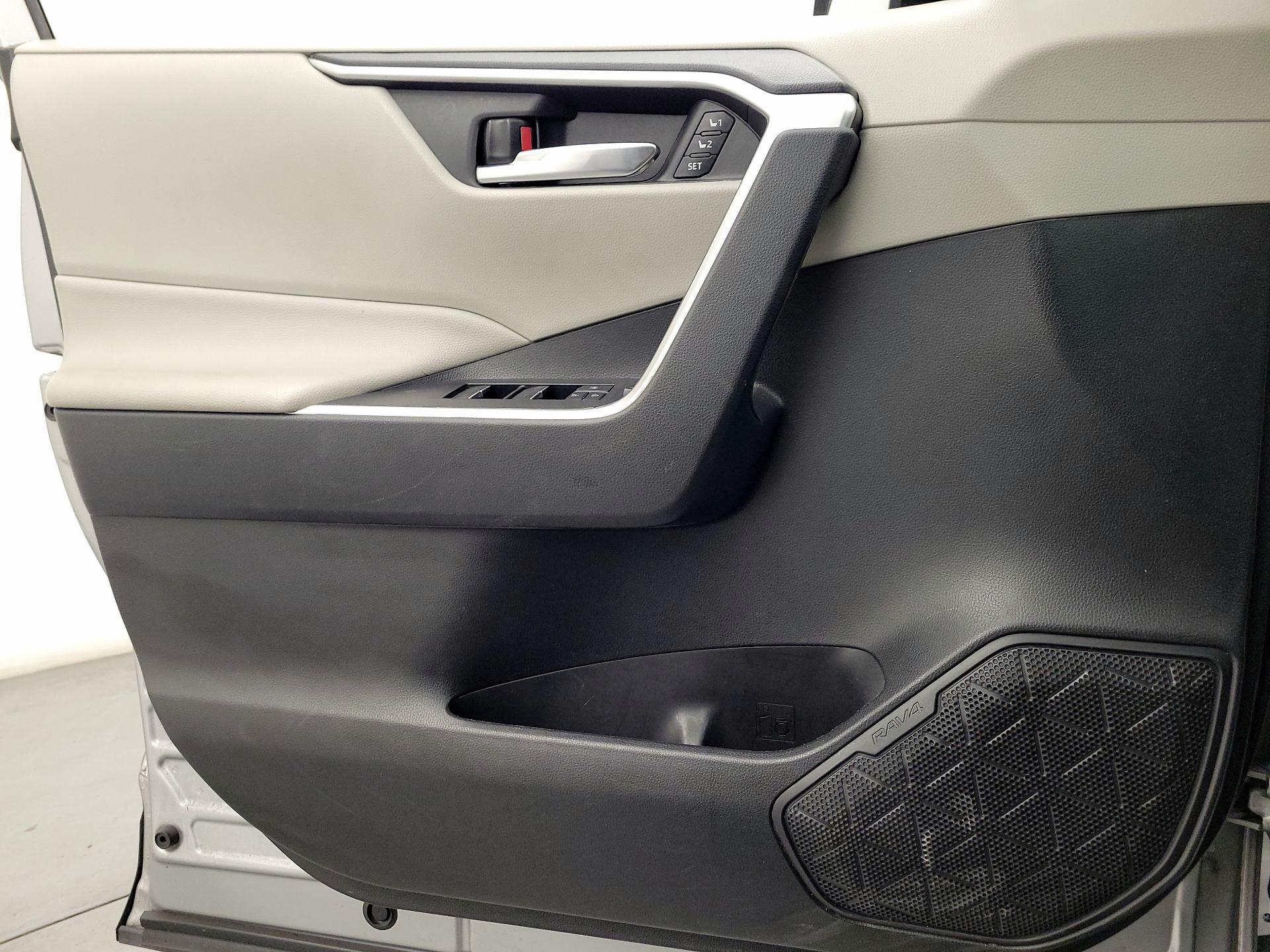 Thumbnail: 2022 Toyota RAV4 - 12