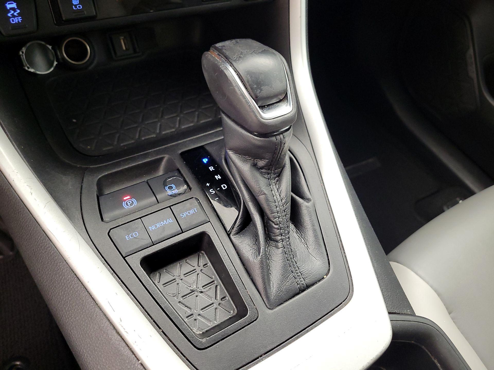 Thumbnail: 2022 Toyota RAV4 - 17