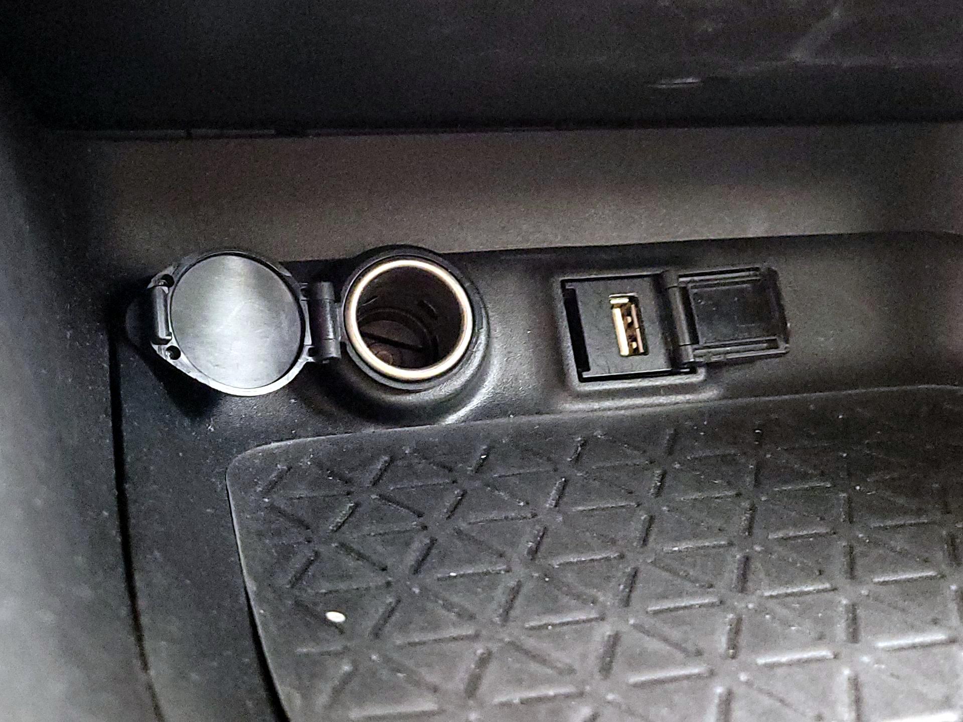 Thumbnail: 2022 Toyota RAV4 - 18