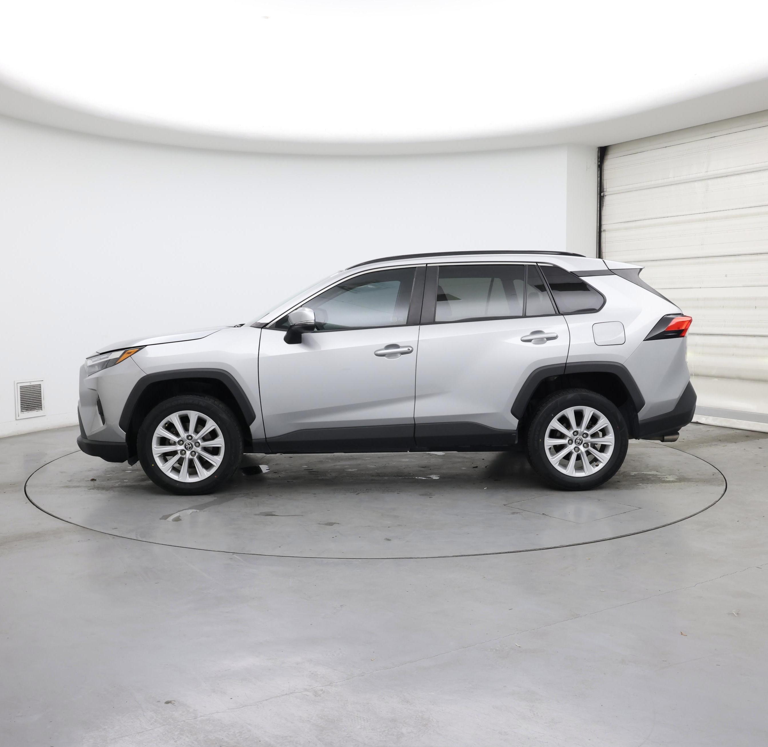 Thumbnail: 2022 Toyota RAV4 - 3