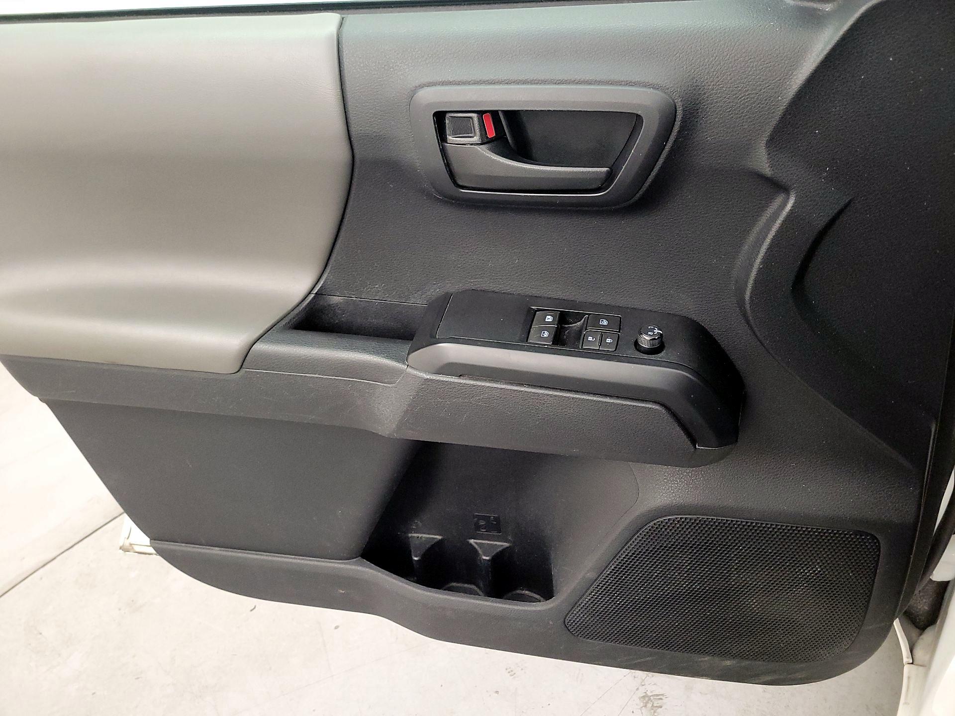 Thumbnail: 2020 Toyota Tacoma - 12