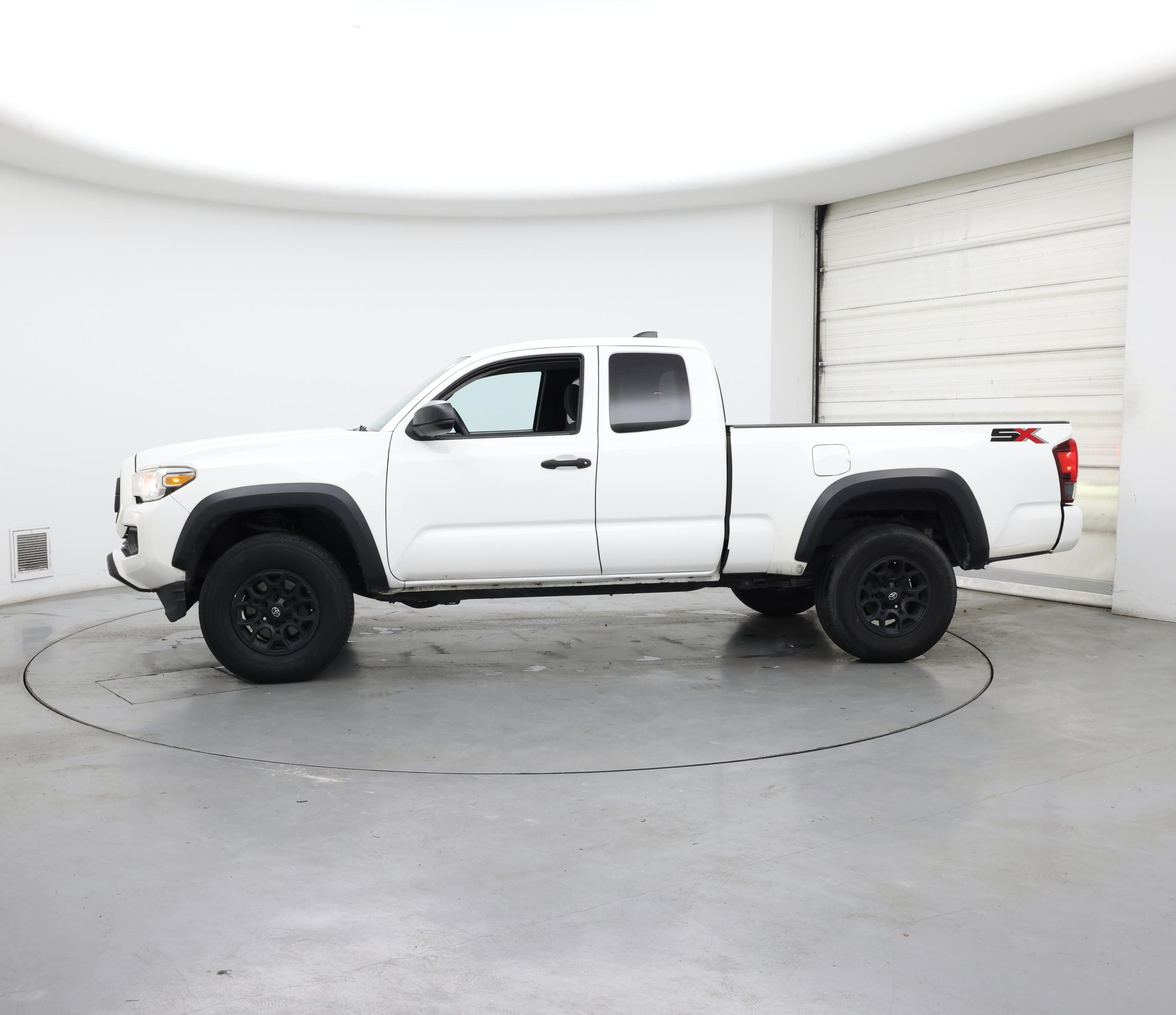 Thumbnail: 2020 Toyota Tacoma - 3