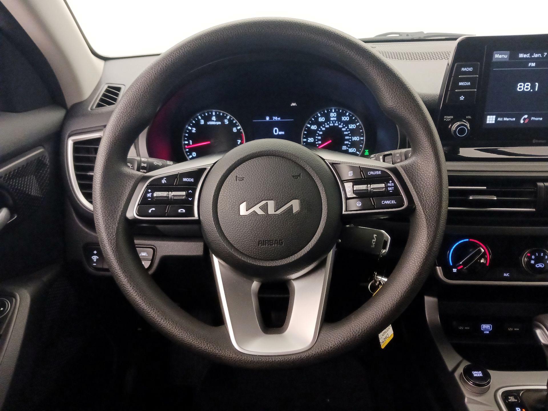 Thumbnail: 2022 Kia Seltos - 10