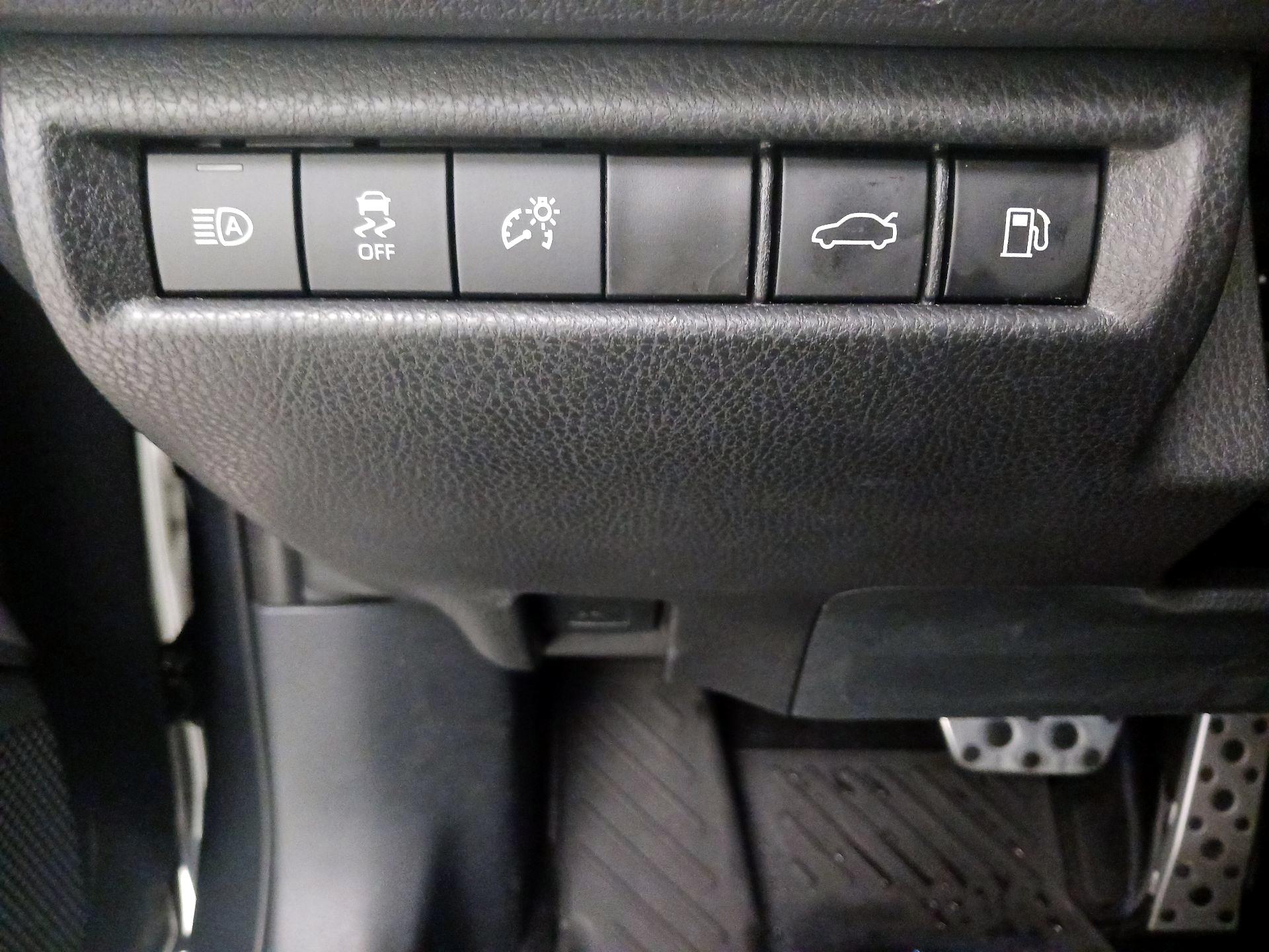 Thumbnail: 2025 Toyota Camry - 13