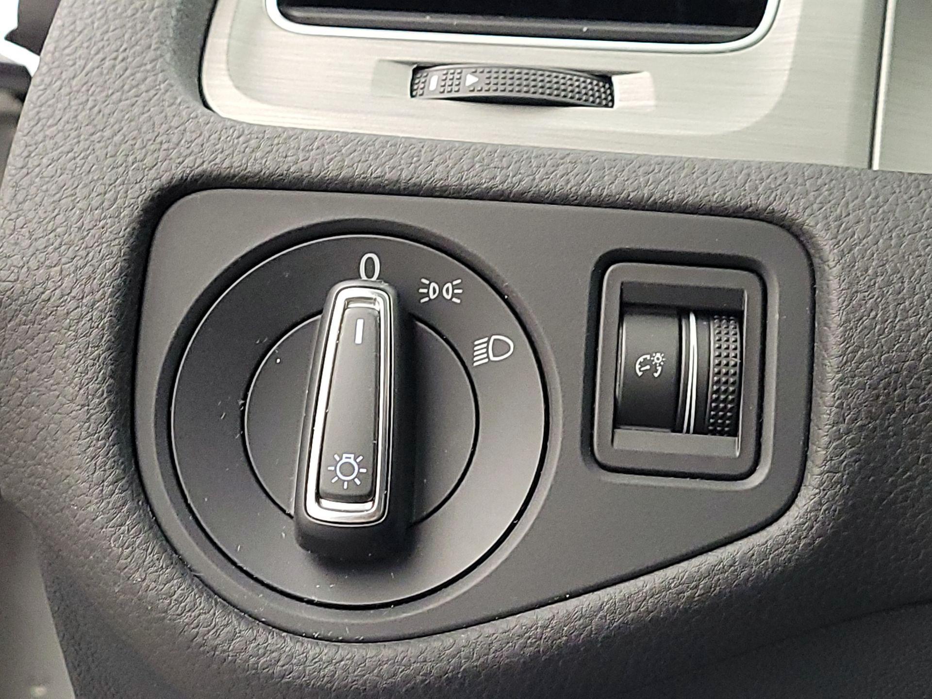 Thumbnail: 2015 Volkswagen Golf - 13