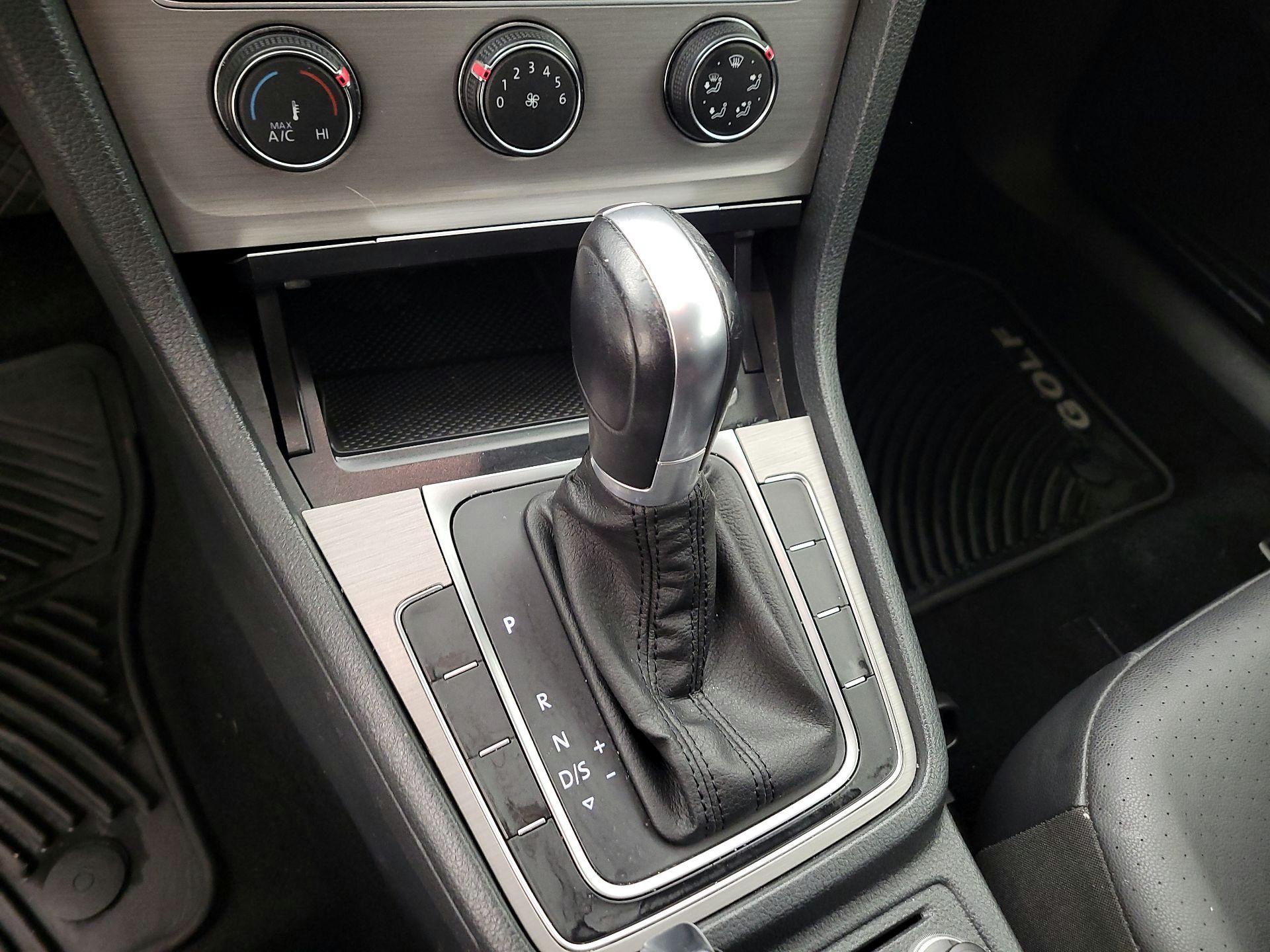 Thumbnail: 2015 Volkswagen Golf - 16