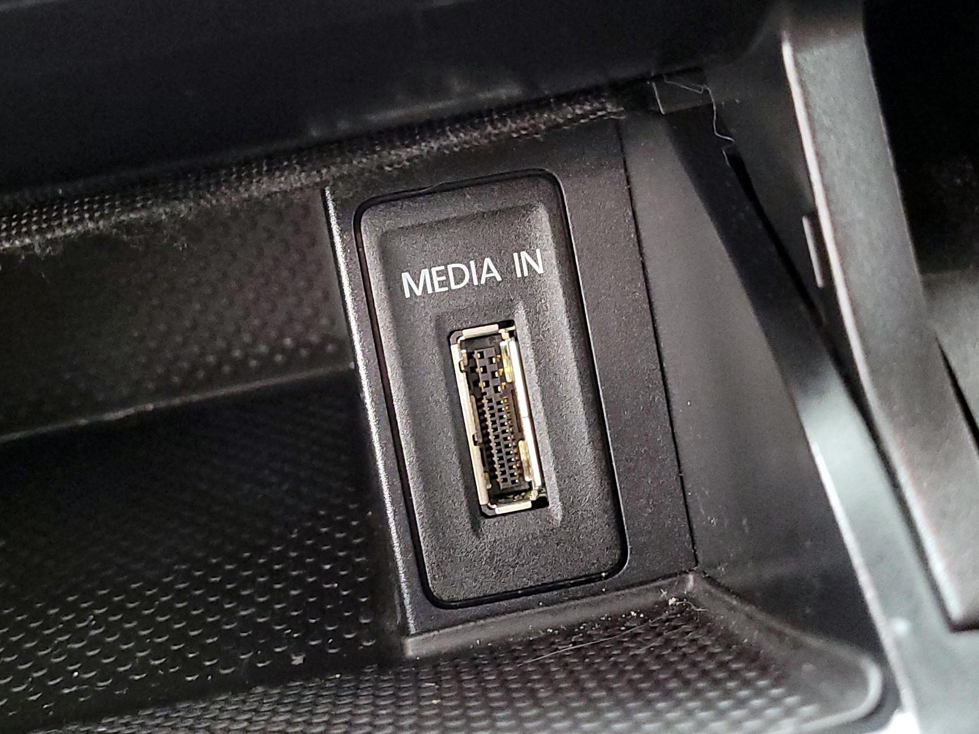 Thumbnail: 2015 Volkswagen Golf - 17