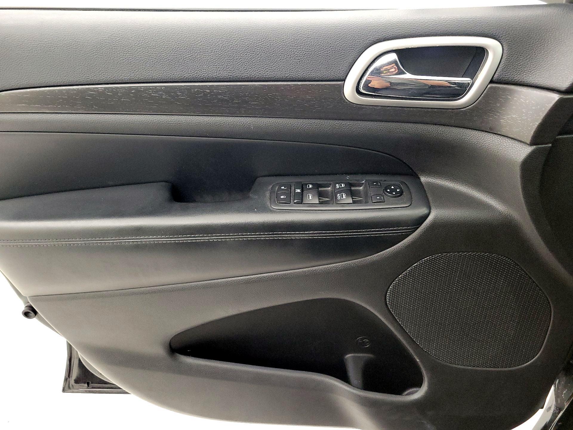 Thumbnail: 2018 Jeep Grand Cherokee - 12