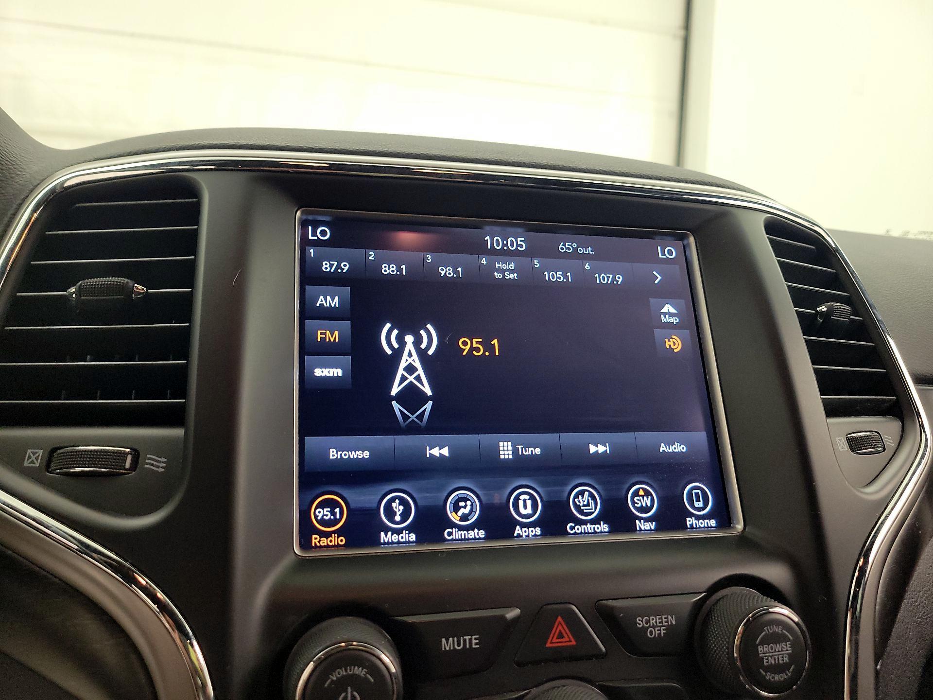 Thumbnail: 2018 Jeep Grand Cherokee - 16