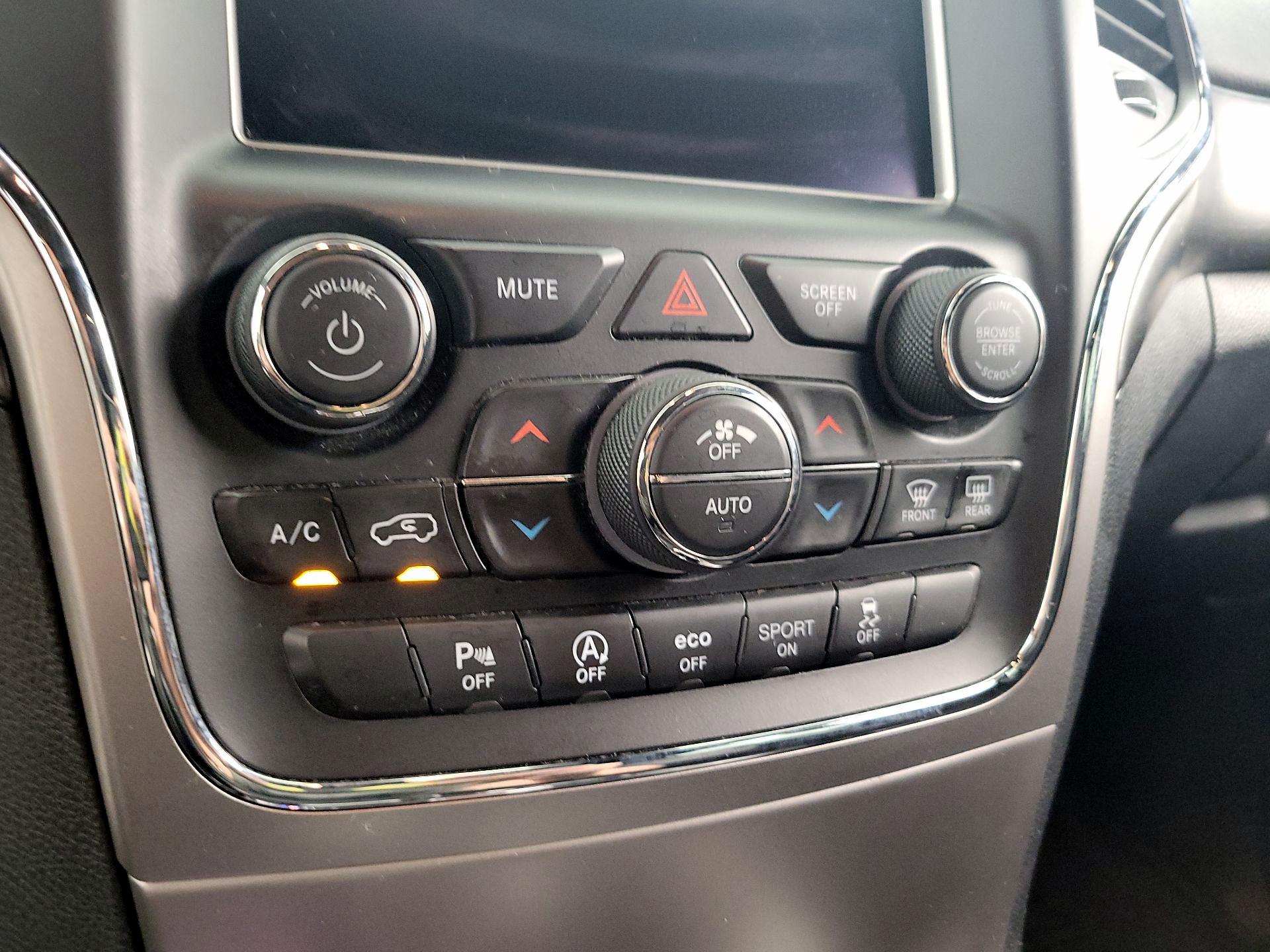 Thumbnail: 2018 Jeep Grand Cherokee - 17