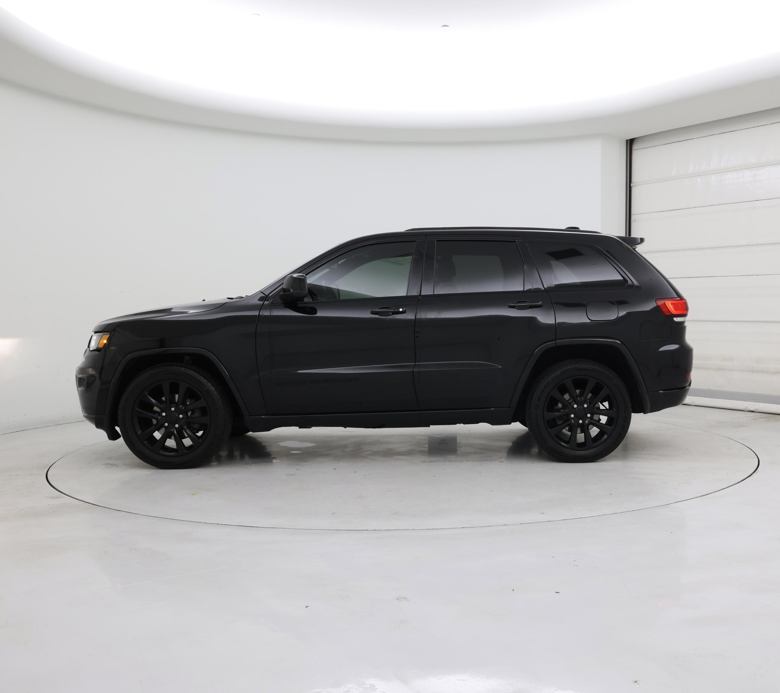 Thumbnail: 2018 Jeep Grand Cherokee - 3