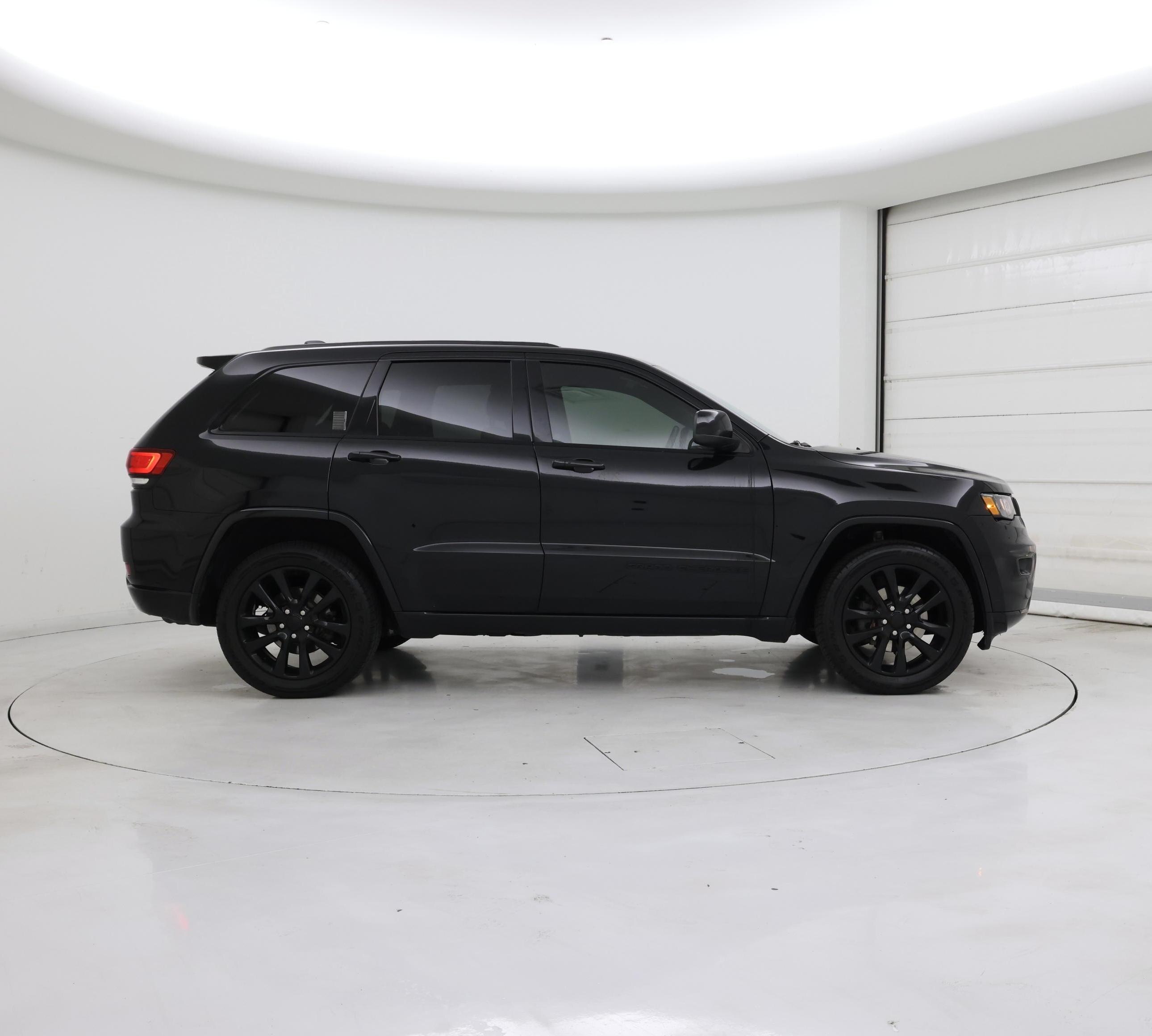 Thumbnail: 2018 Jeep Grand Cherokee - 7
