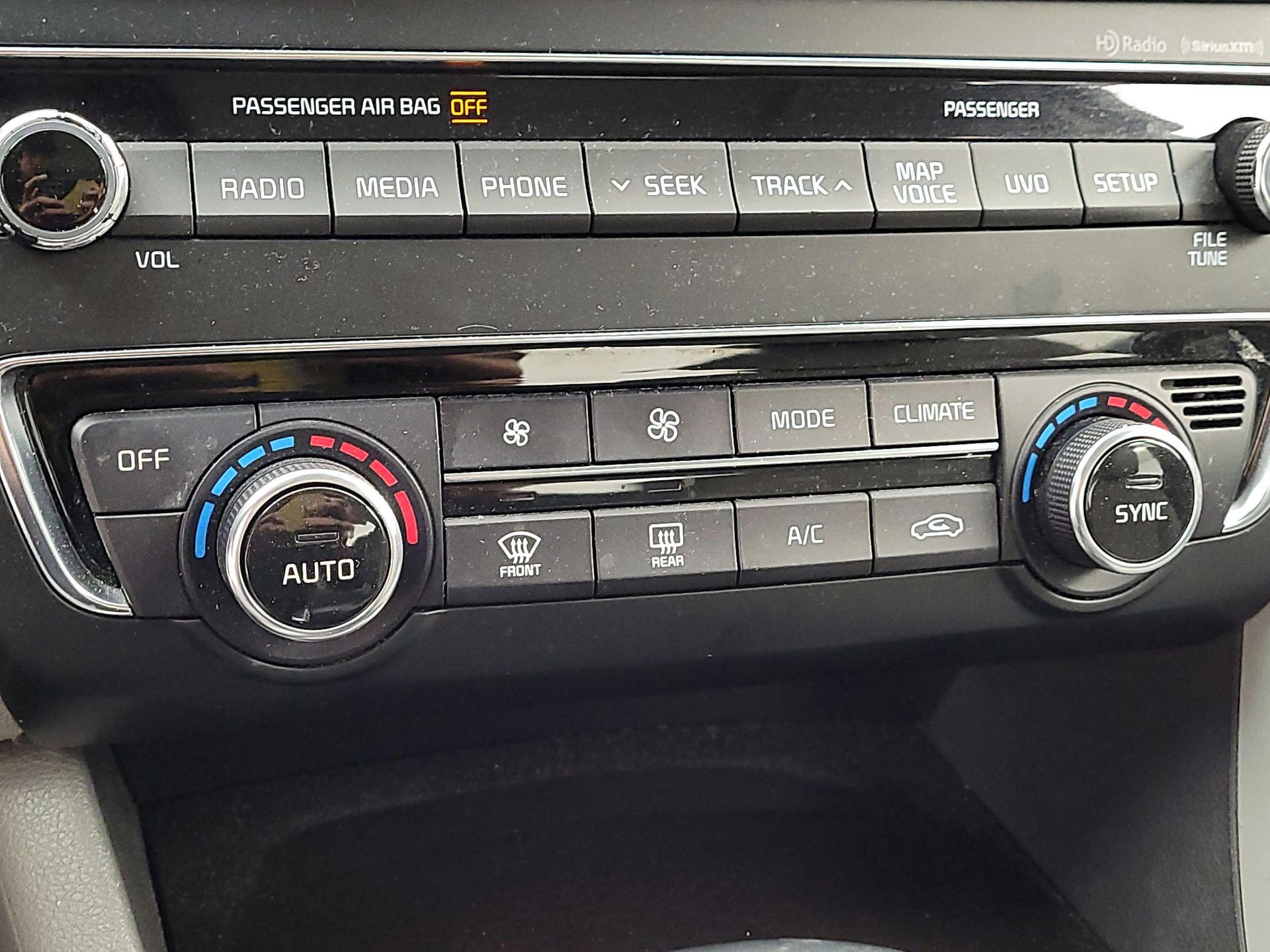 Thumbnail: 2016 Kia Optima - 16