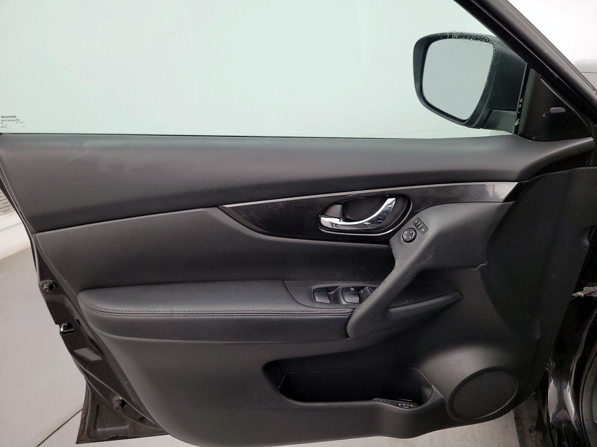 Thumbnail: 2017 Nissan Rogue - 12