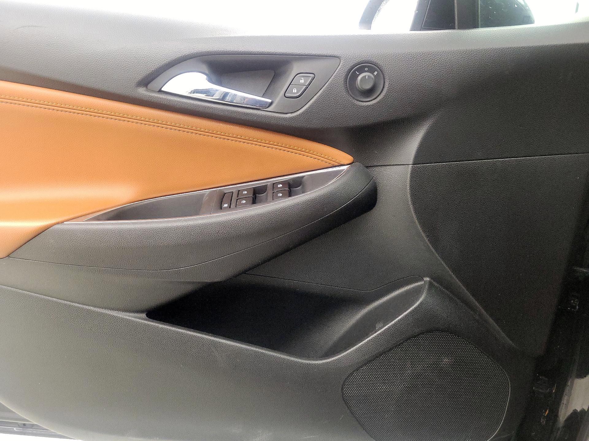 Thumbnail: 2017 Chevrolet Cruze - 12