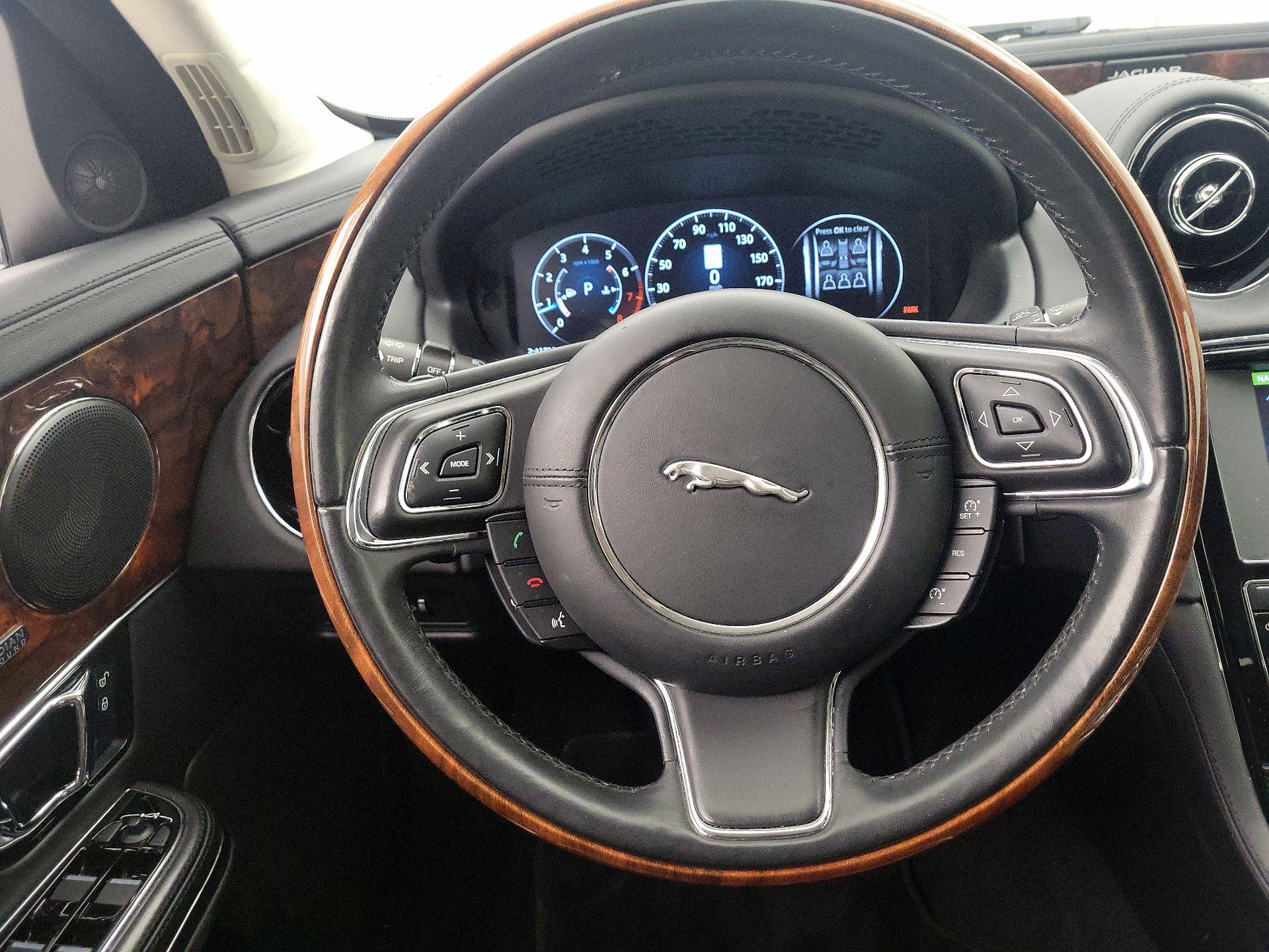 Thumbnail: 2017 Jaguar XJ - 10