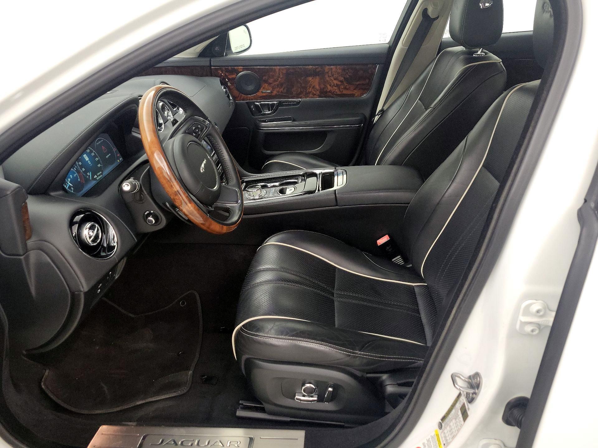 Thumbnail: 2017 Jaguar XJ - 11