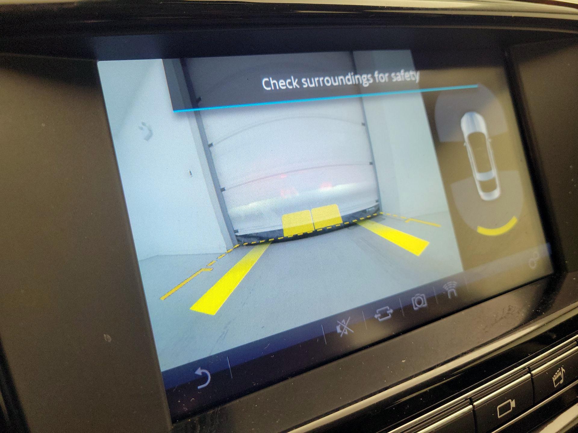 Thumbnail: 2017 Jaguar XJ - 14