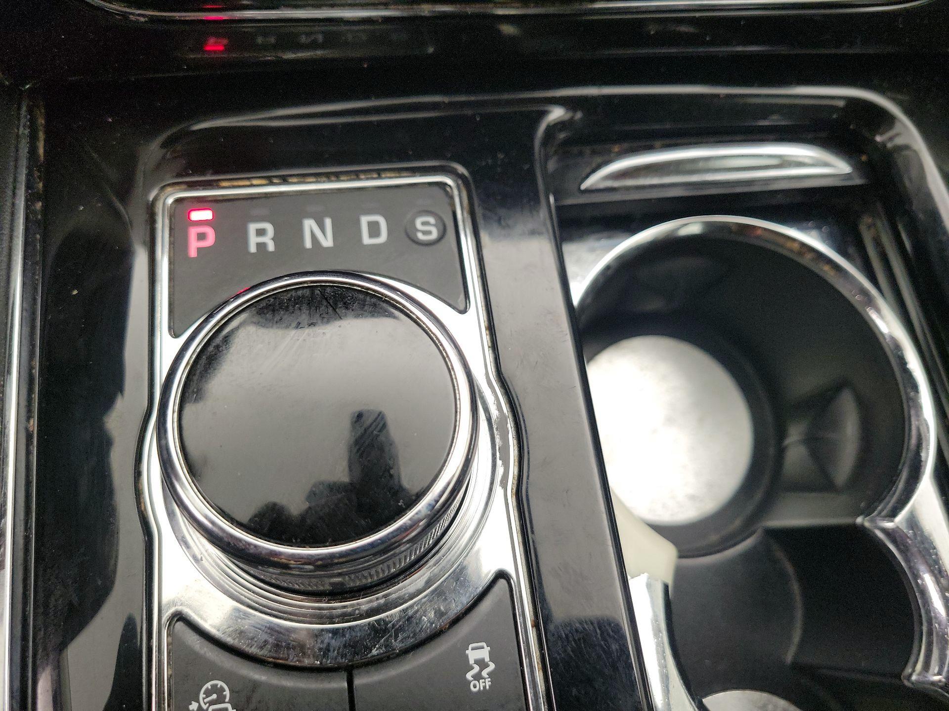 Thumbnail: 2017 Jaguar XJ - 17