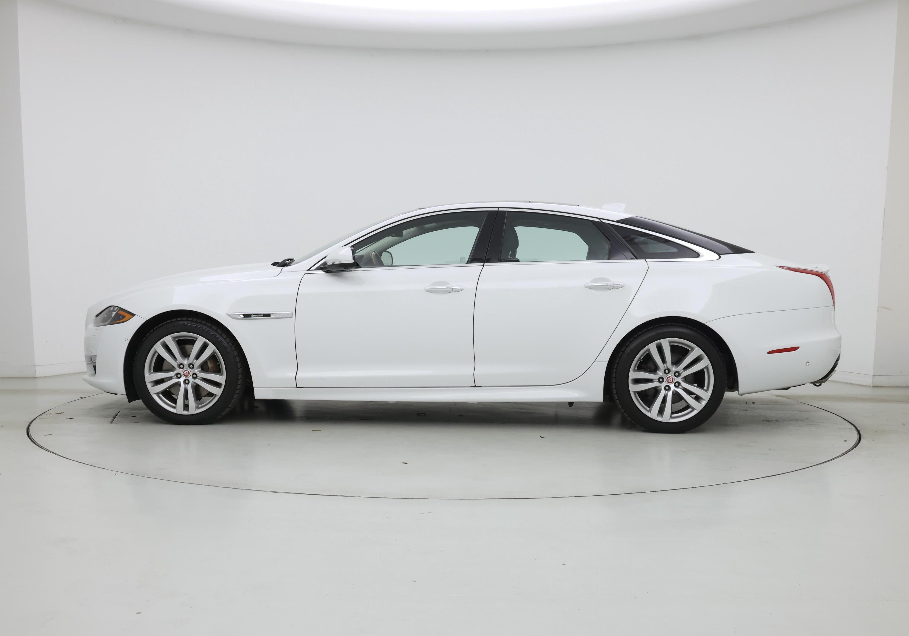 Thumbnail: 2017 Jaguar XJ - 3