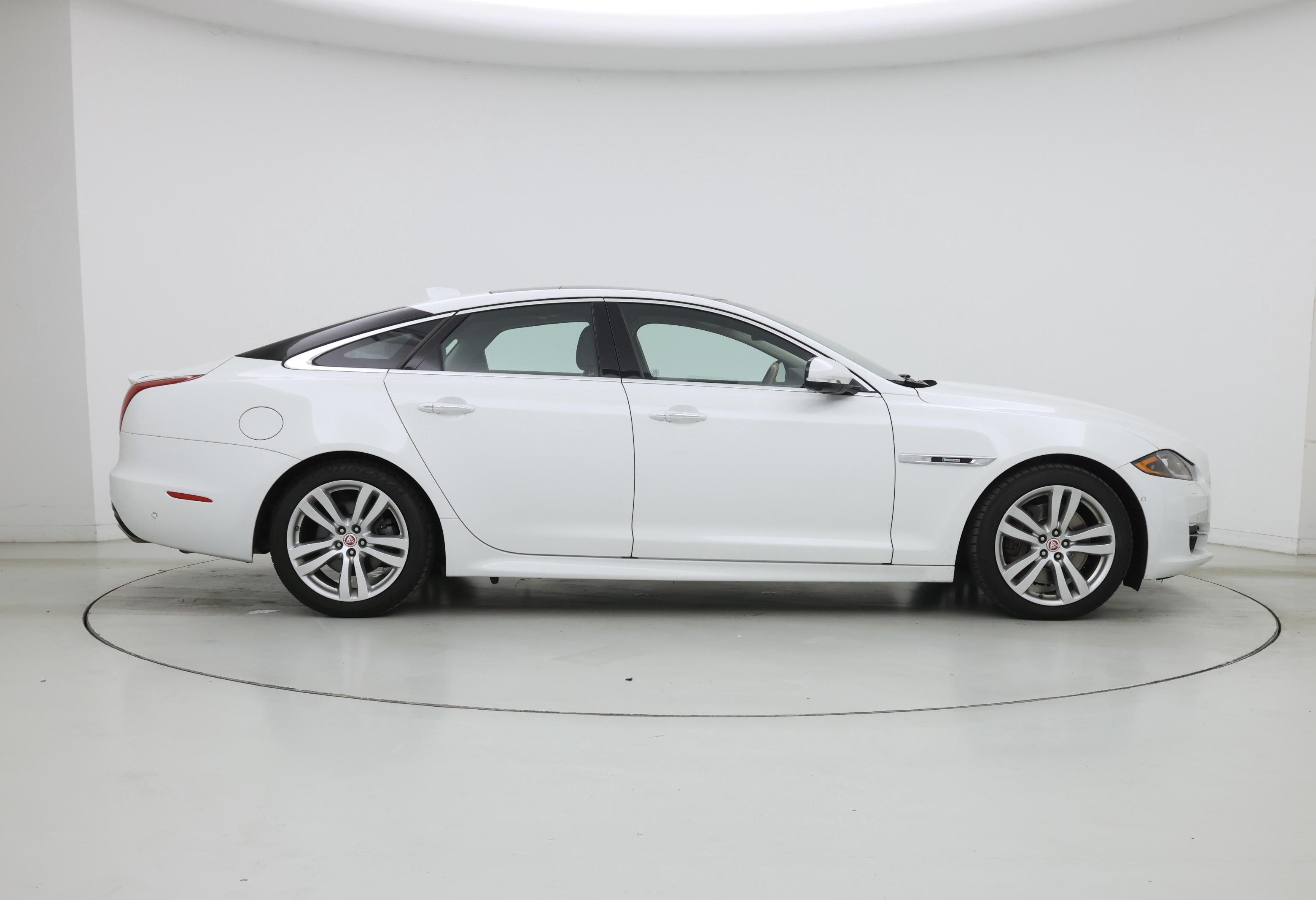 Thumbnail: 2017 Jaguar XJ - 7