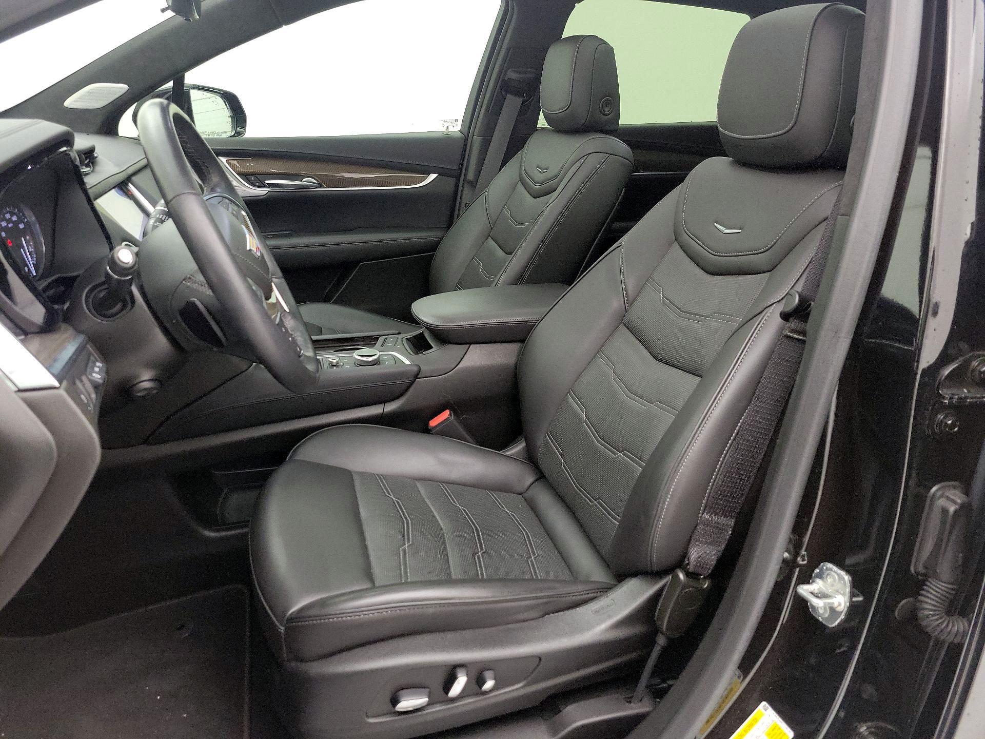 Thumbnail: 2024 Cadillac XT5 - 11