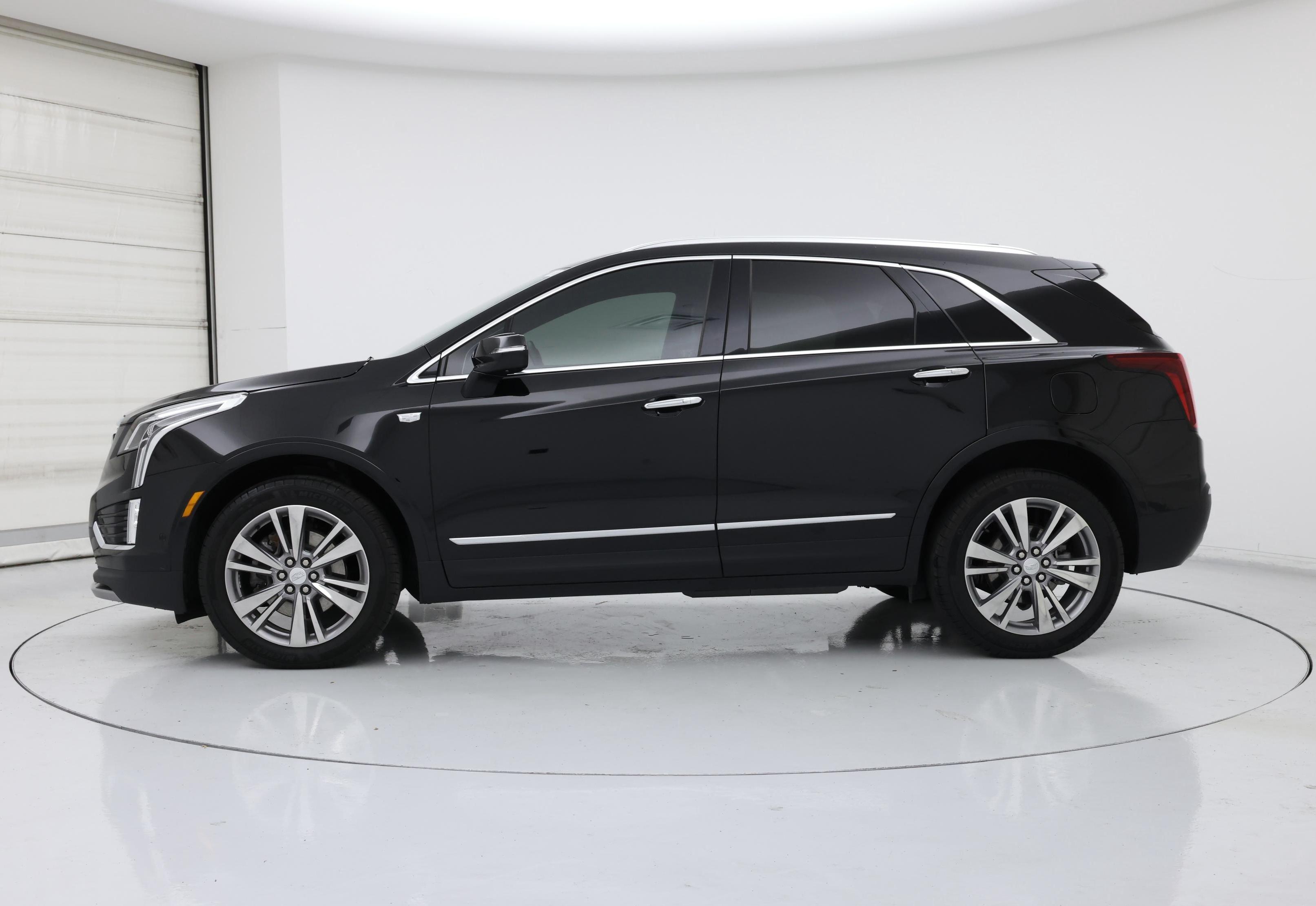 Thumbnail: 2024 Cadillac XT5 - 3