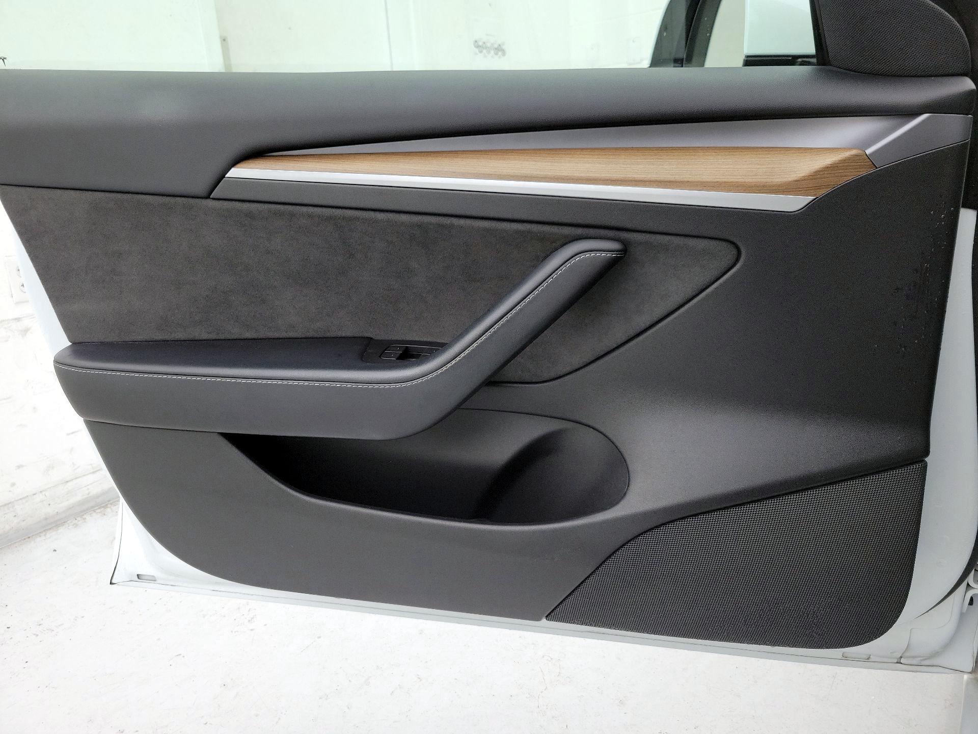 Thumbnail: 2022 Tesla Model 3 - 12