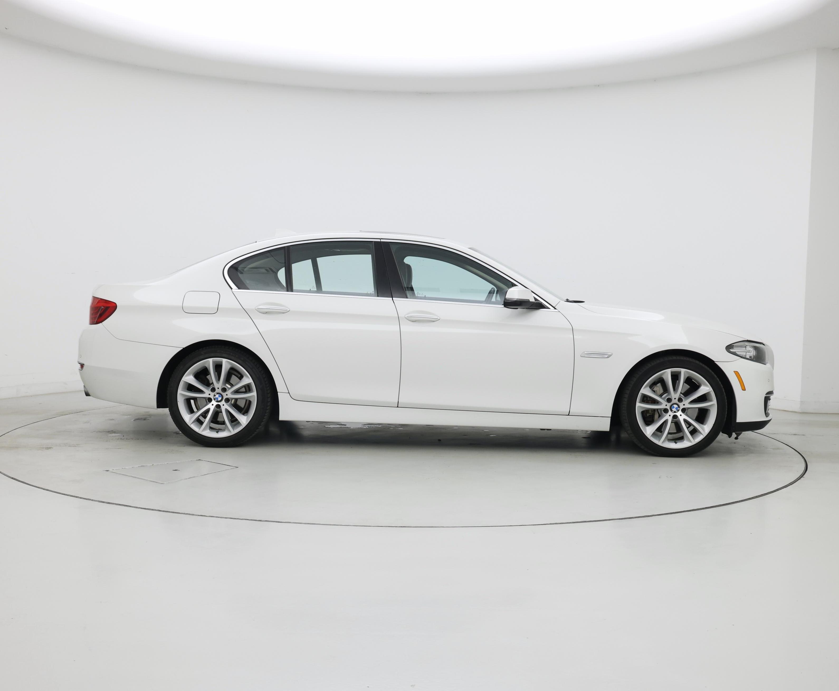 Thumbnail: 2016 BMW 5 Series - 7