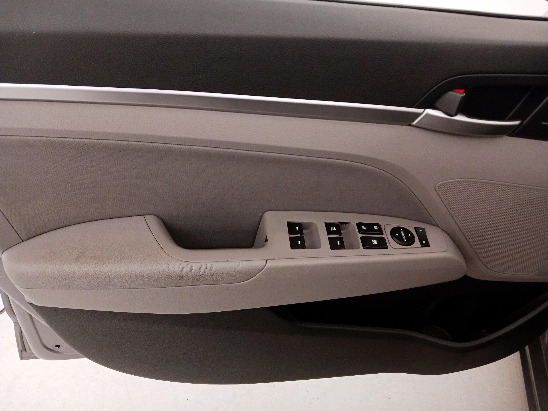 Thumbnail: 2020 Hyundai Elantra - 12