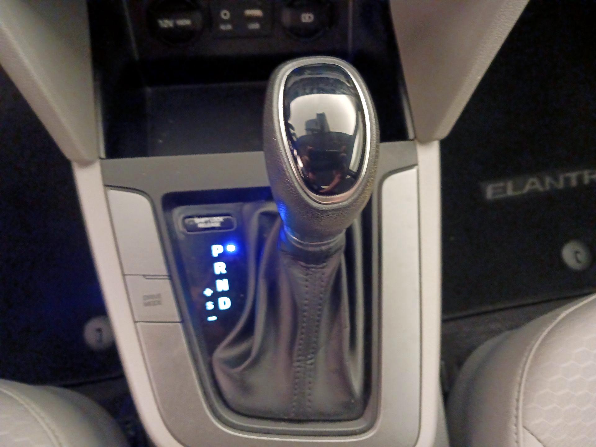Thumbnail: 2020 Hyundai Elantra - 17