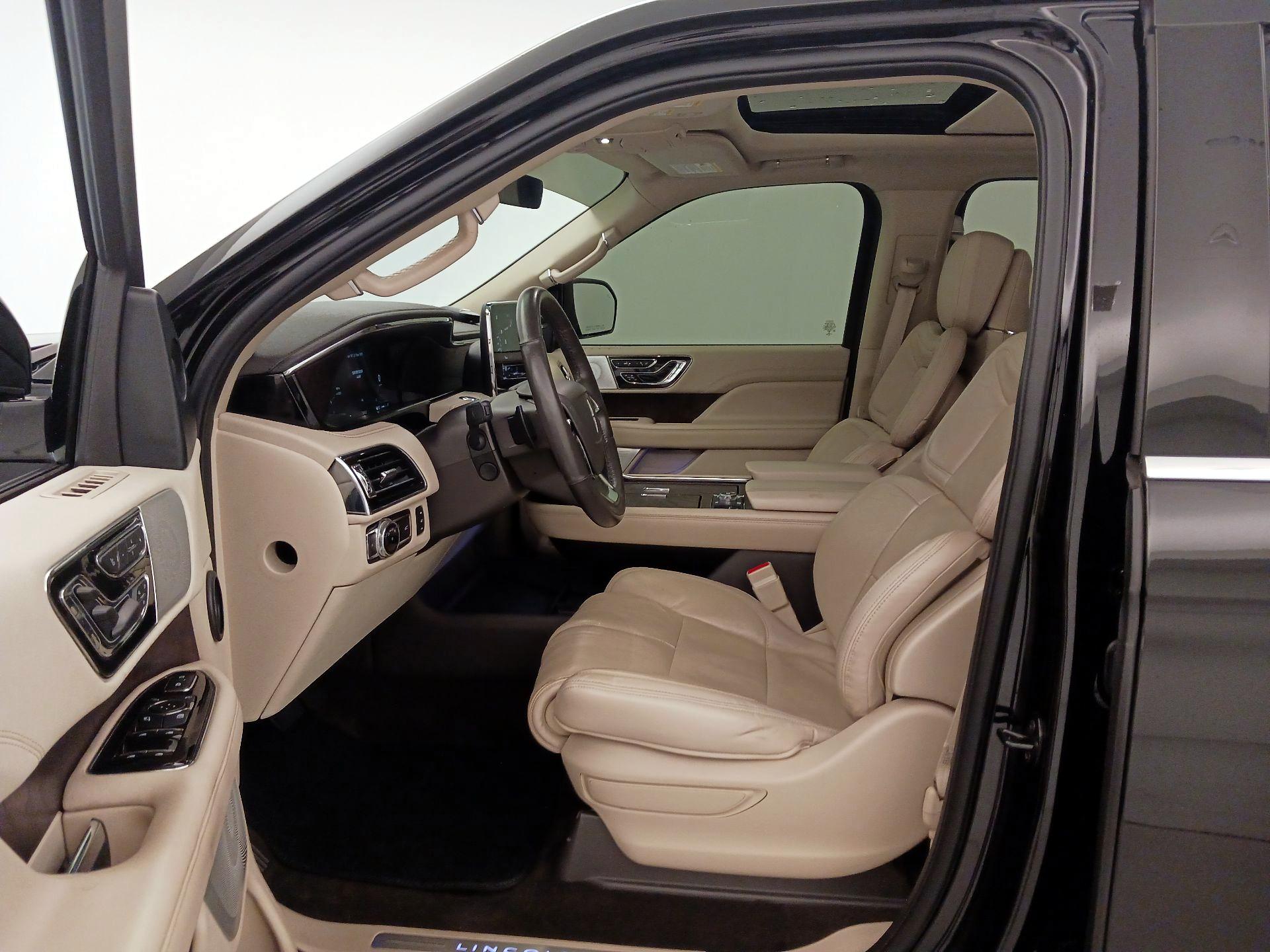 Thumbnail: 2020 Lincoln Navigator - 11