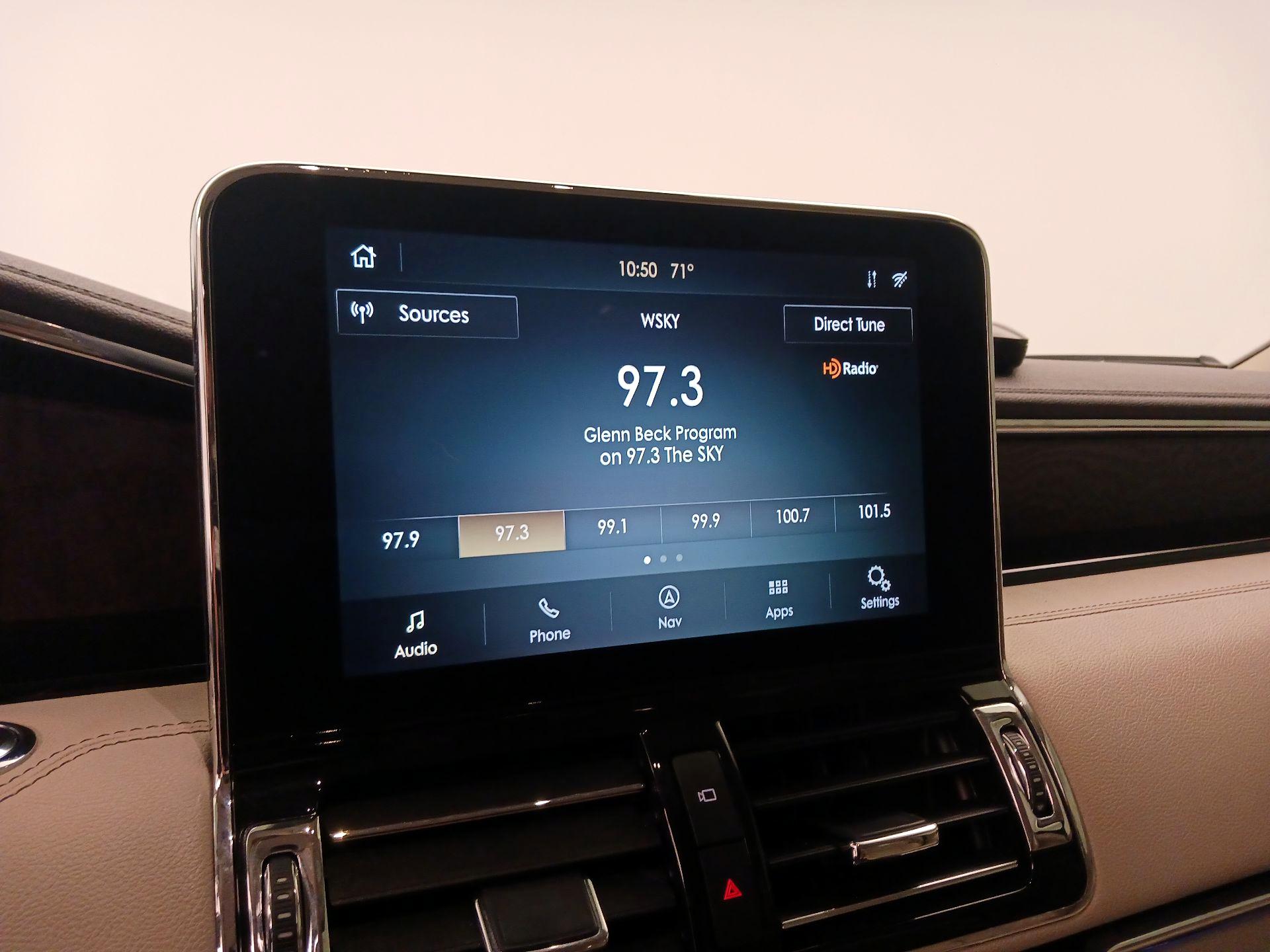 Thumbnail: 2020 Lincoln Navigator - 16